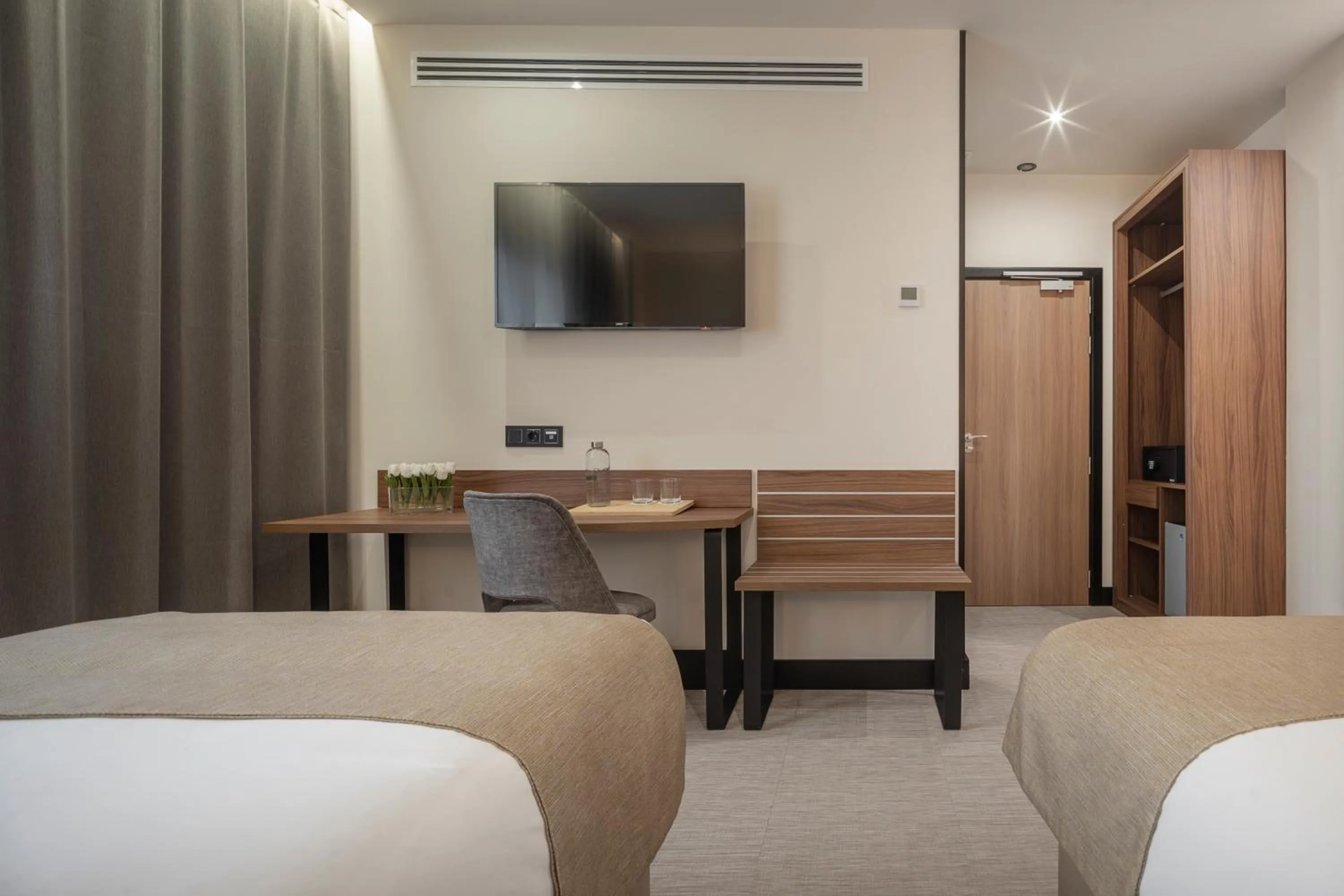 Photo of the whole room, Bed in Hotel Rio Badajoz