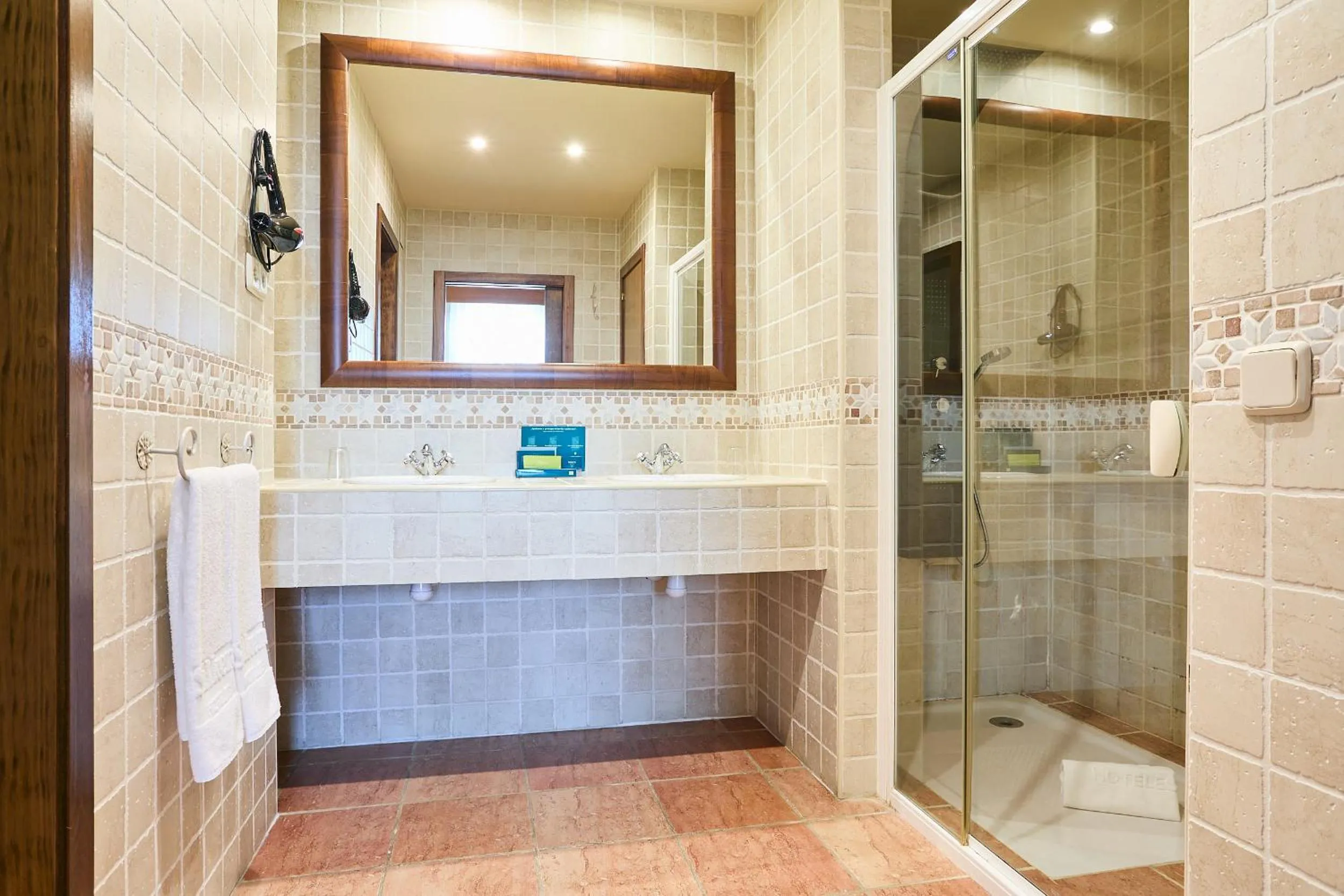 Shower in Hotel Silken Villa de Laguardia