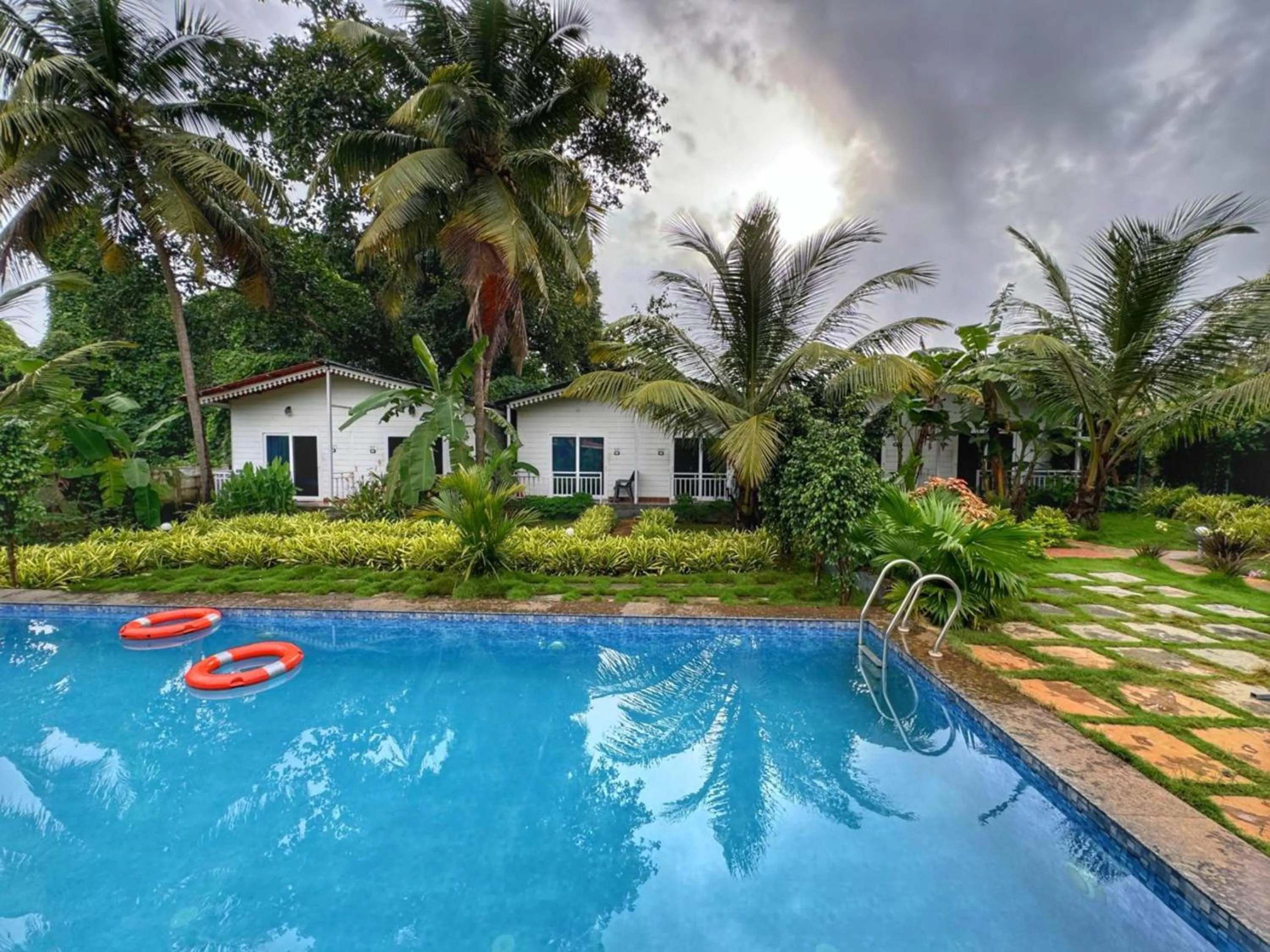 White Truffle Resort, Arambol