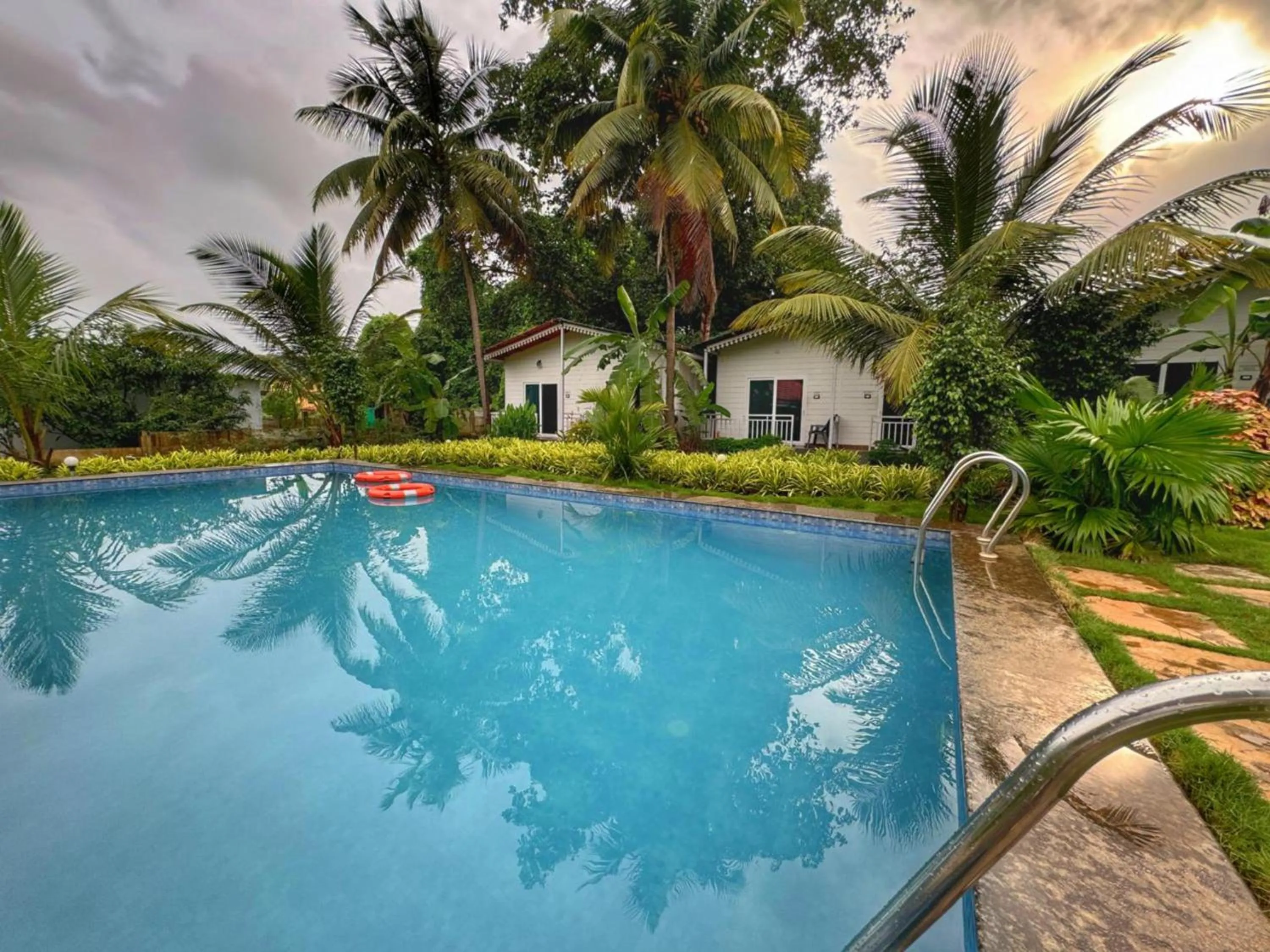 White Truffle Resort, Arambol