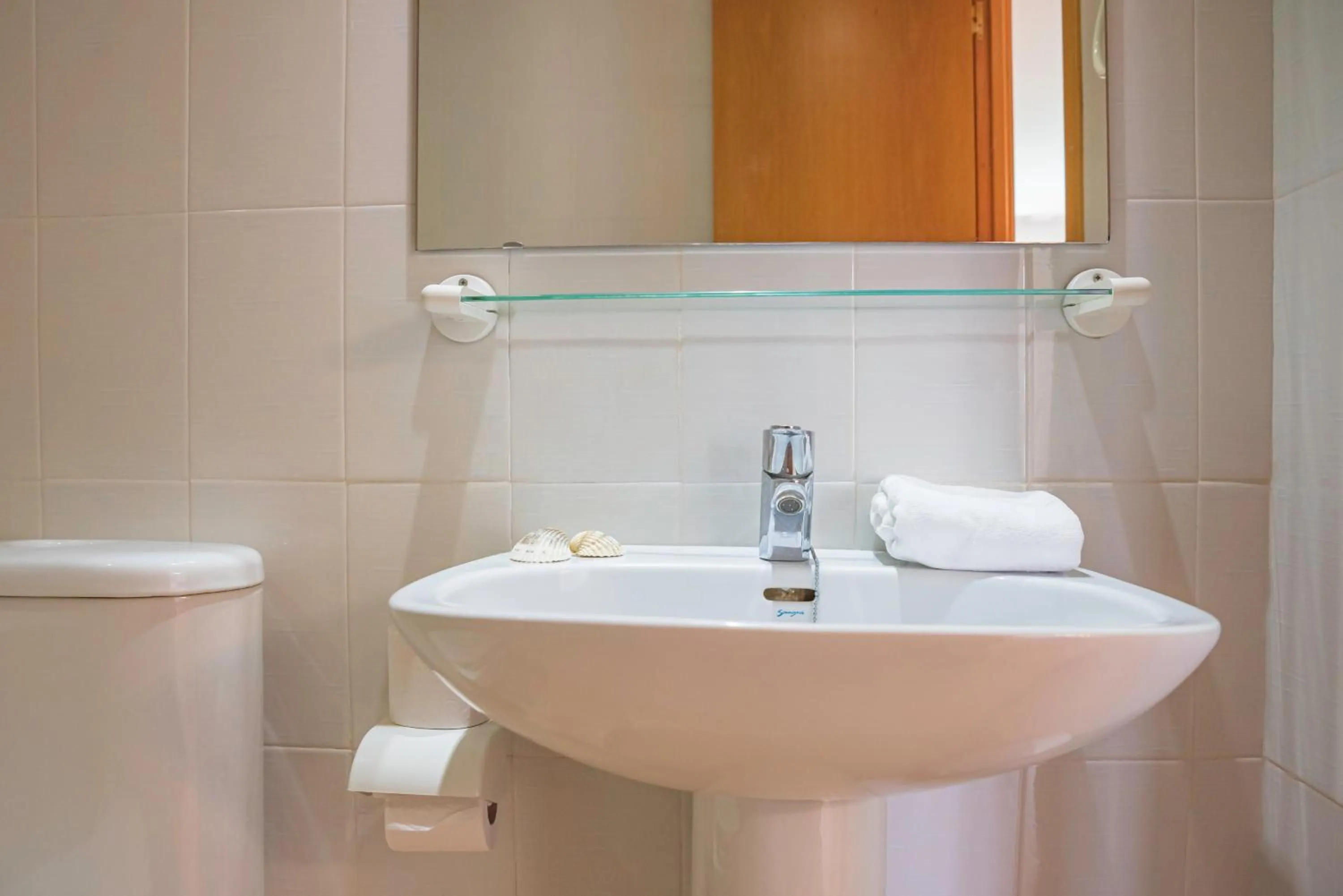 Staff in Aptos. Comte D´Empuries