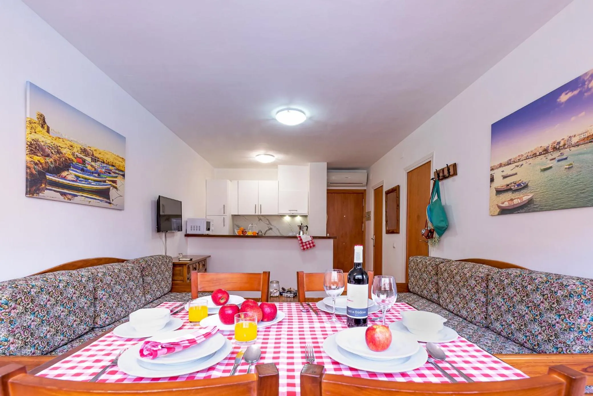 Living room in Aptos. Comte D´Empuries