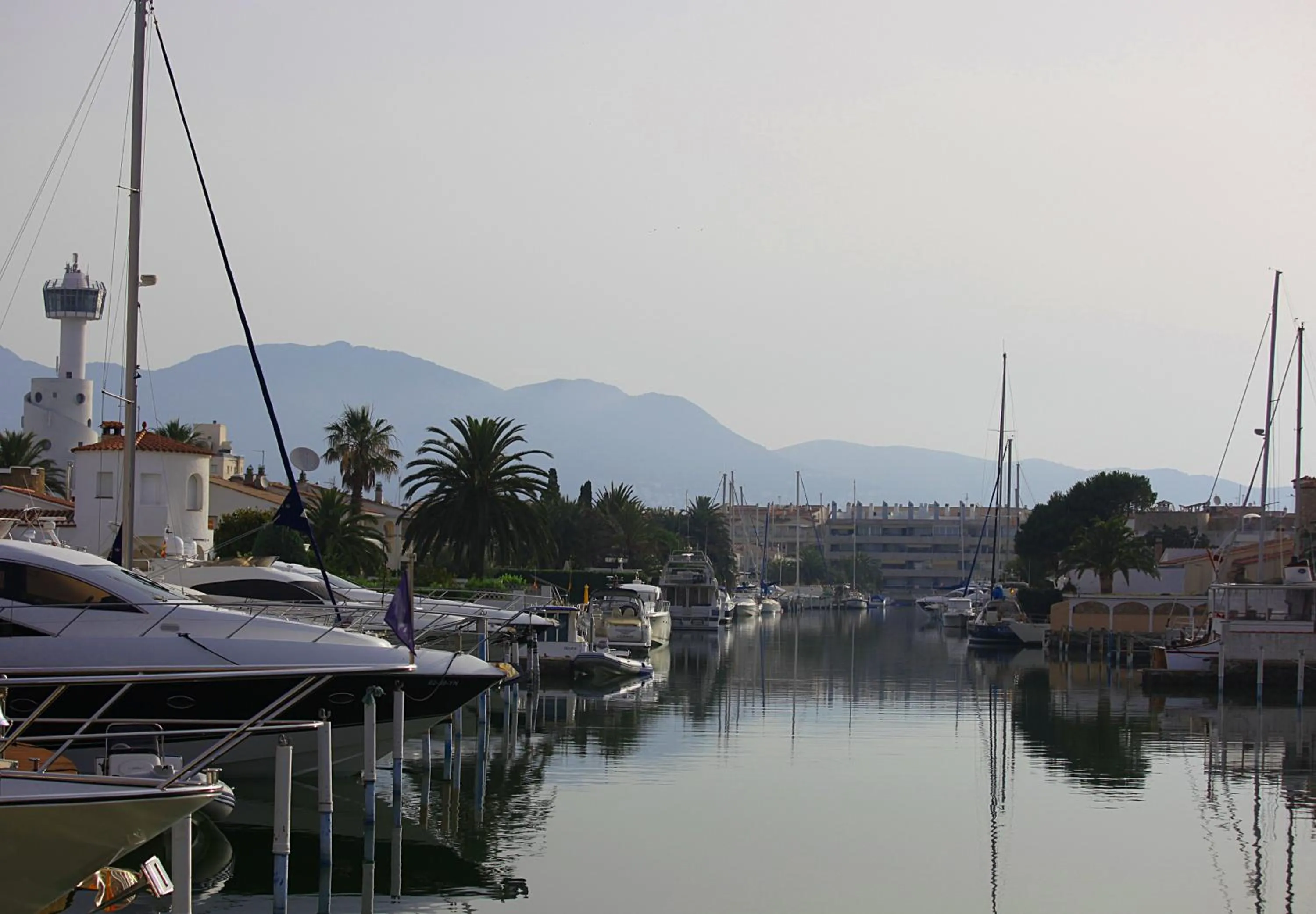 Nearby landmark in Aptos. Comte D´Empuries