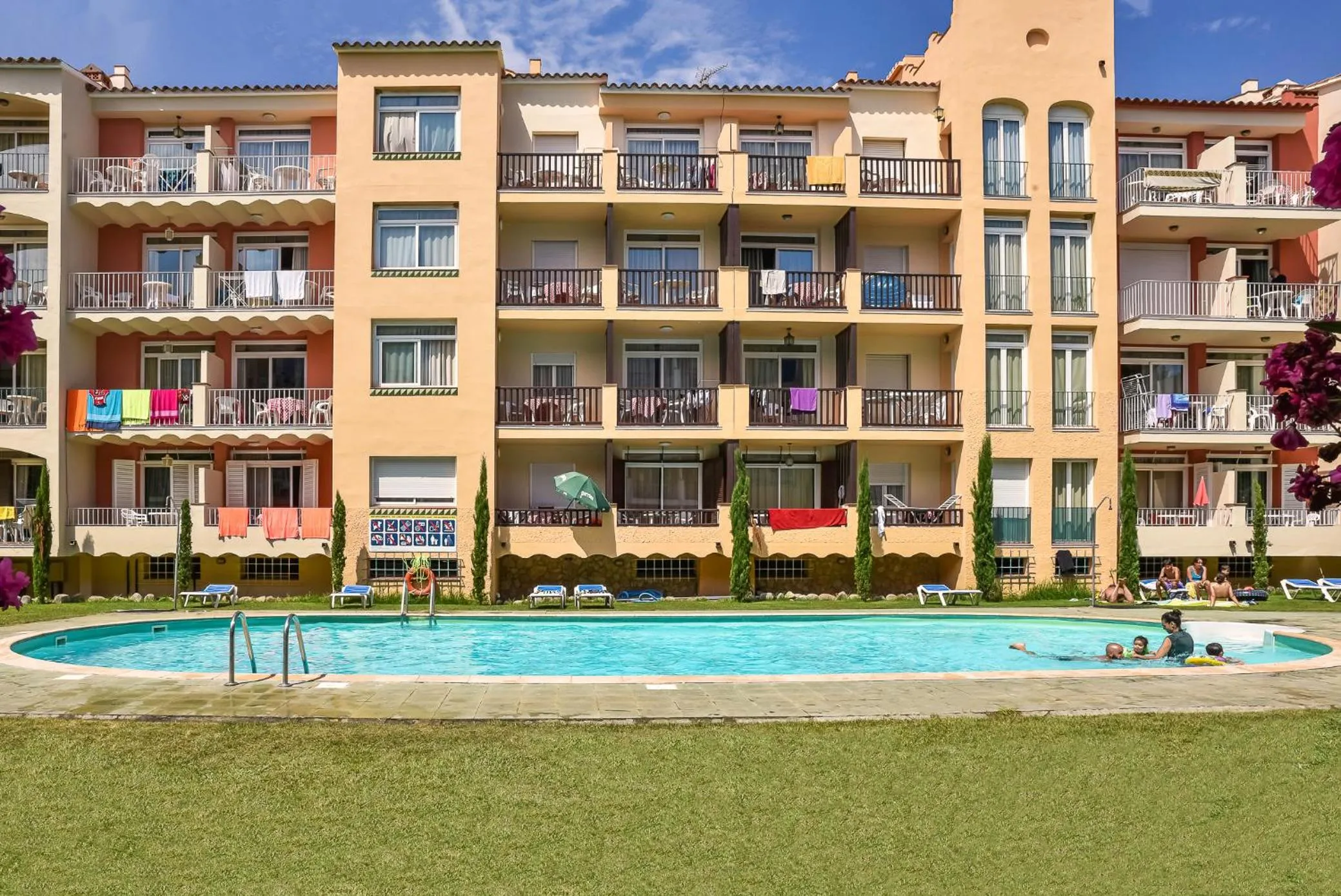 Property building in Aptos. Comte D´Empuries