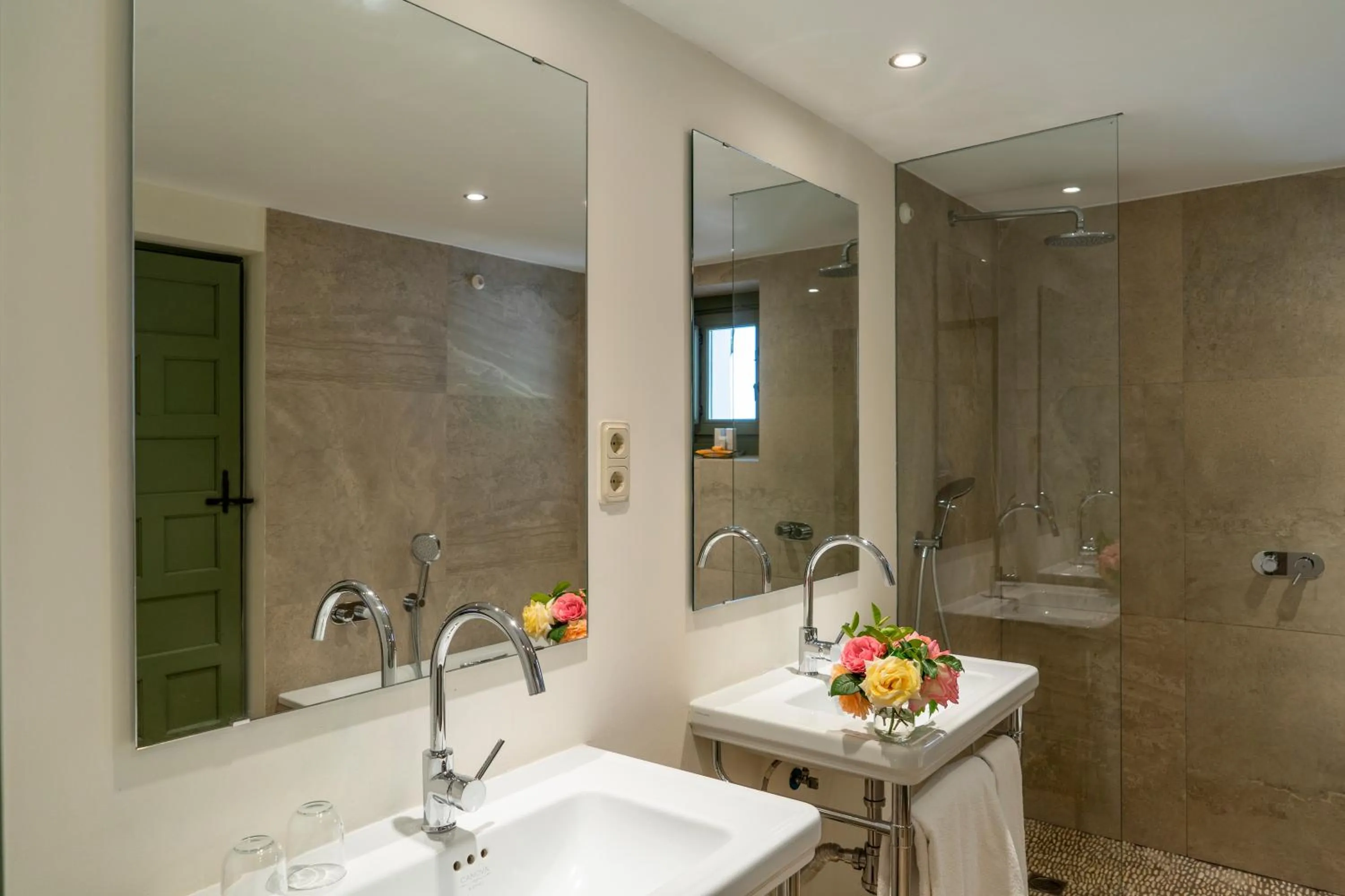 Shower in Hotel Boutique Molino del Arco