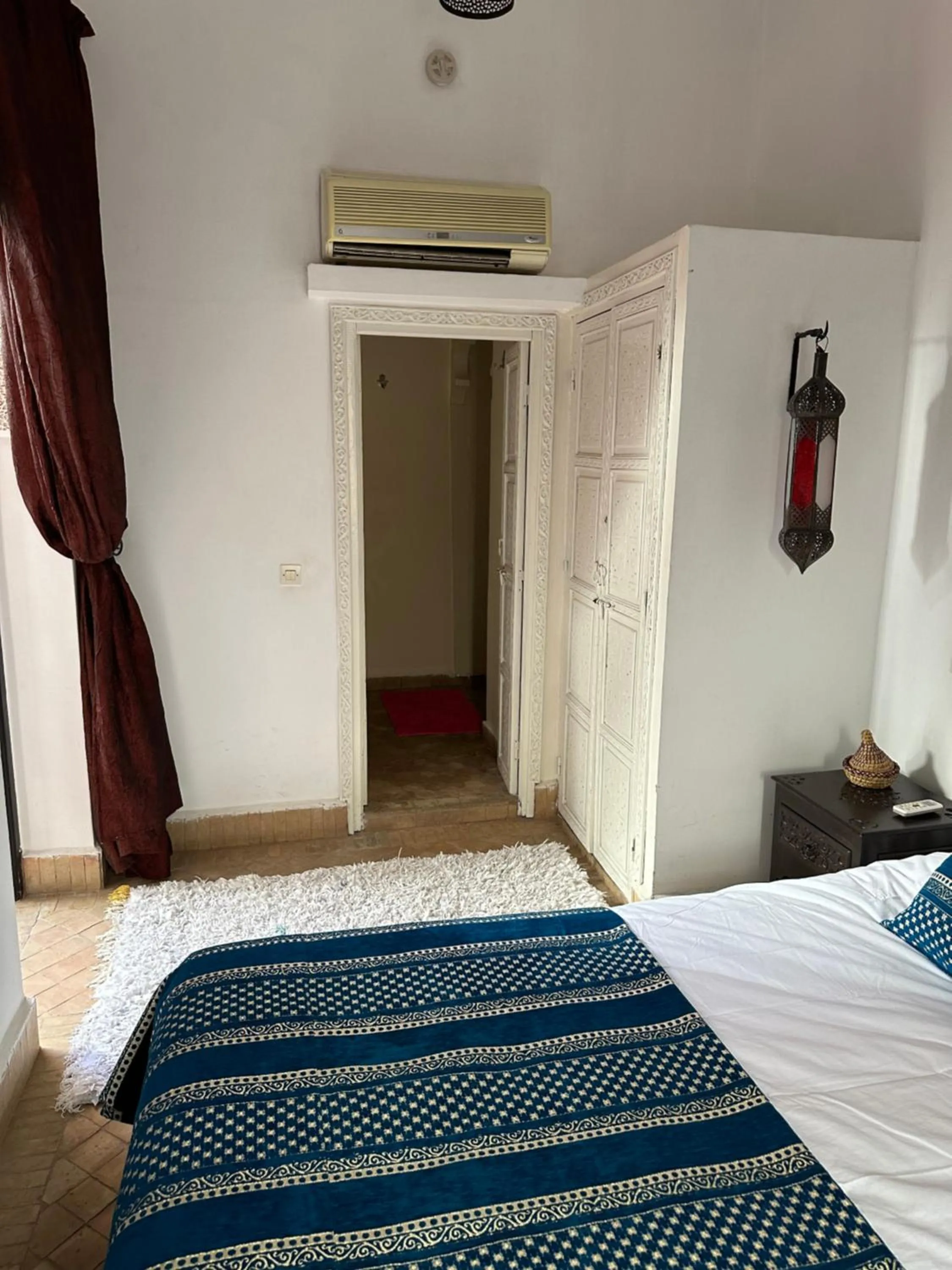 Photo of the whole room, Bed in Riad Hugo