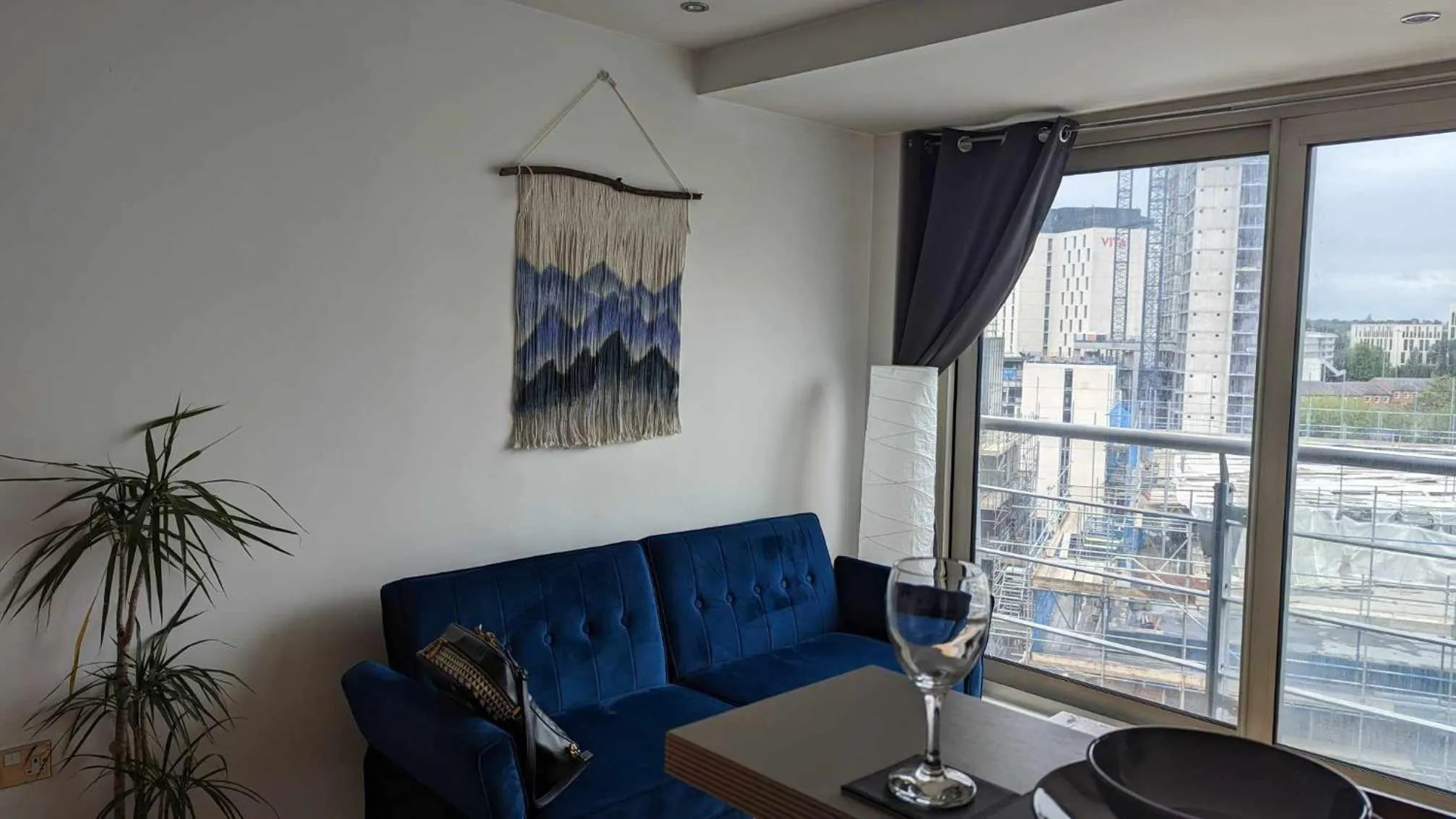 Living room in Excellent Leeds City Centre 1 Bedroom Apartment