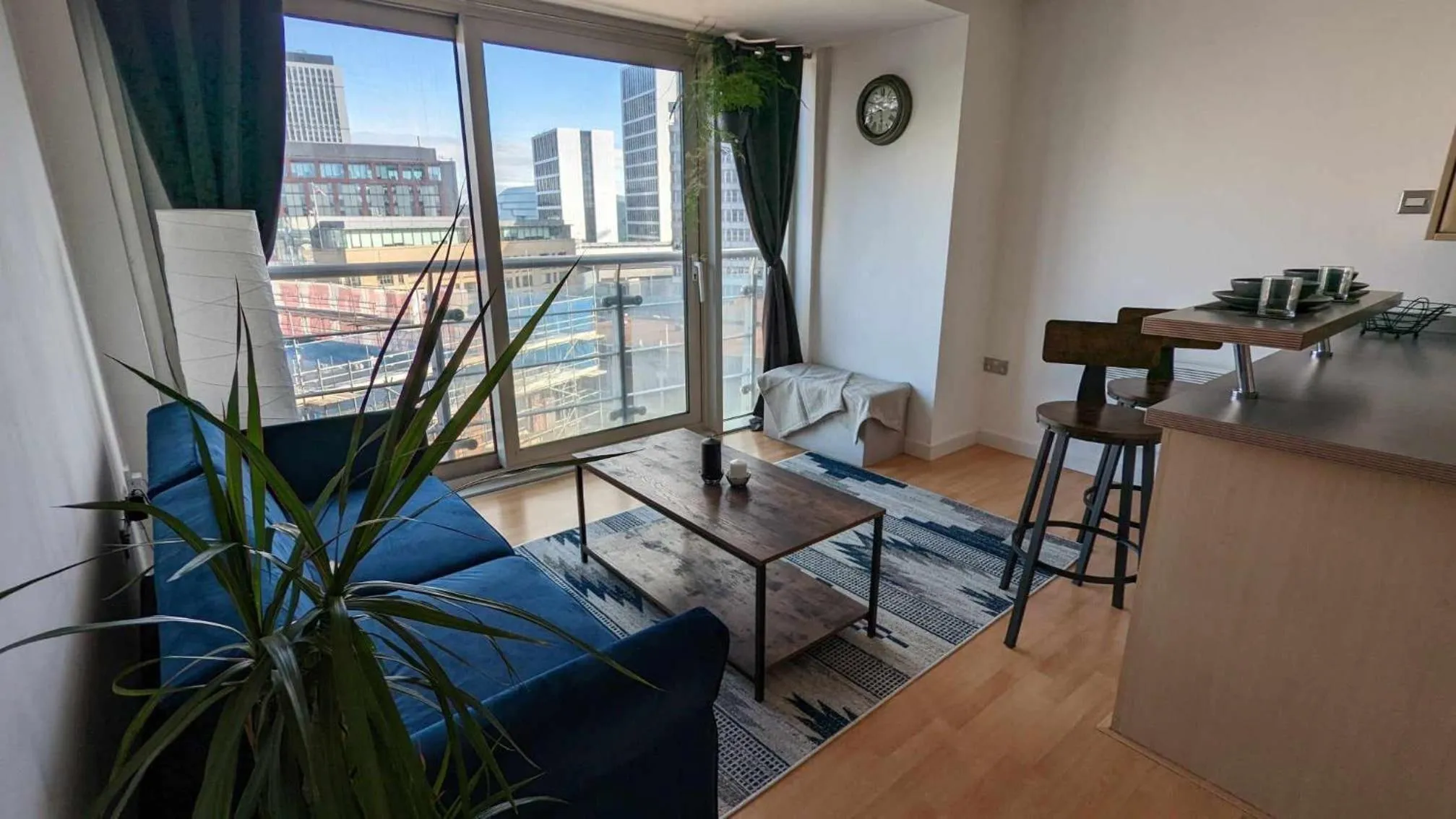 Living room in Excellent Leeds City Centre 1 Bedroom Apartment