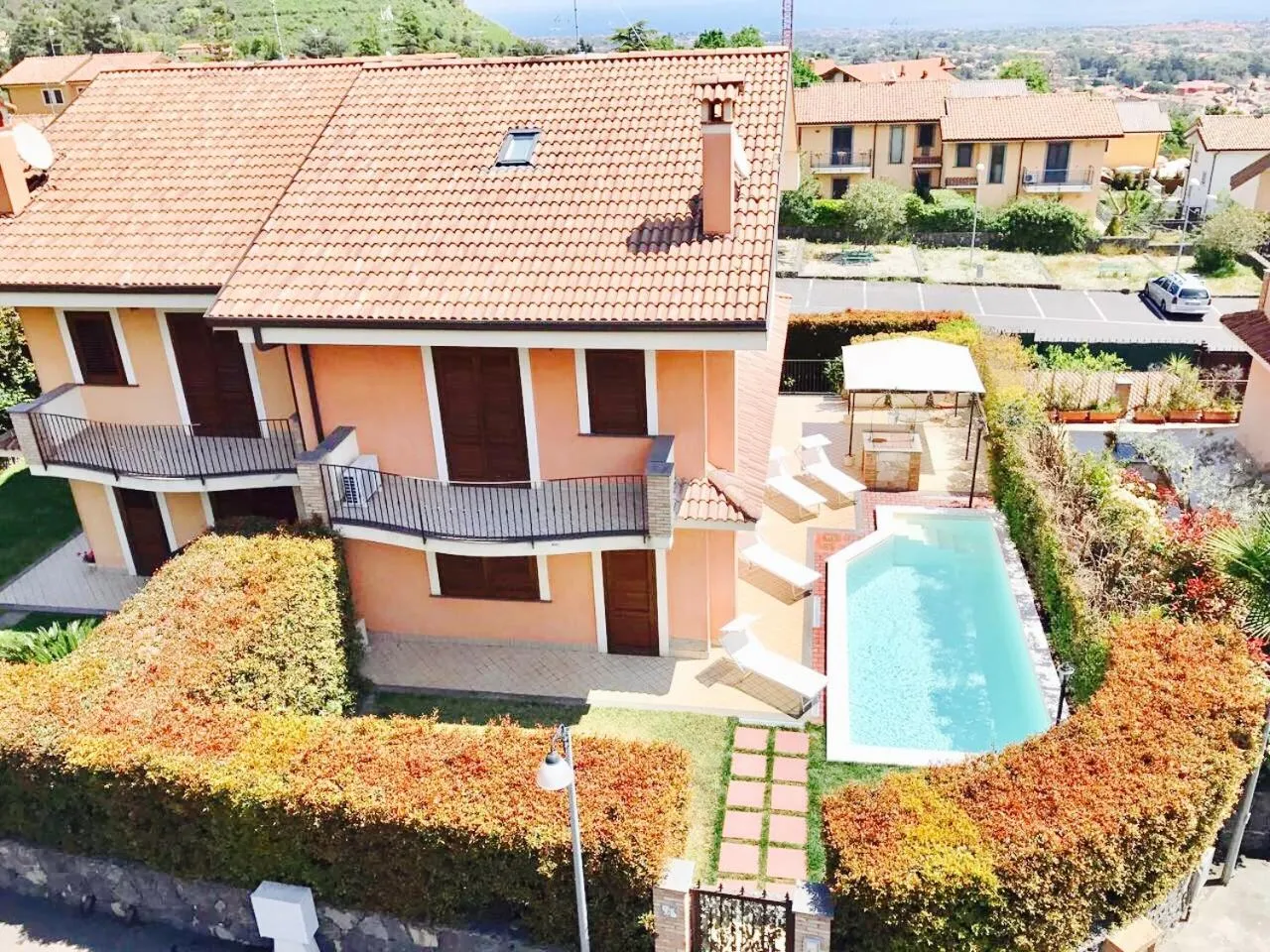 Bird's eye view in Etna Villa il Pino