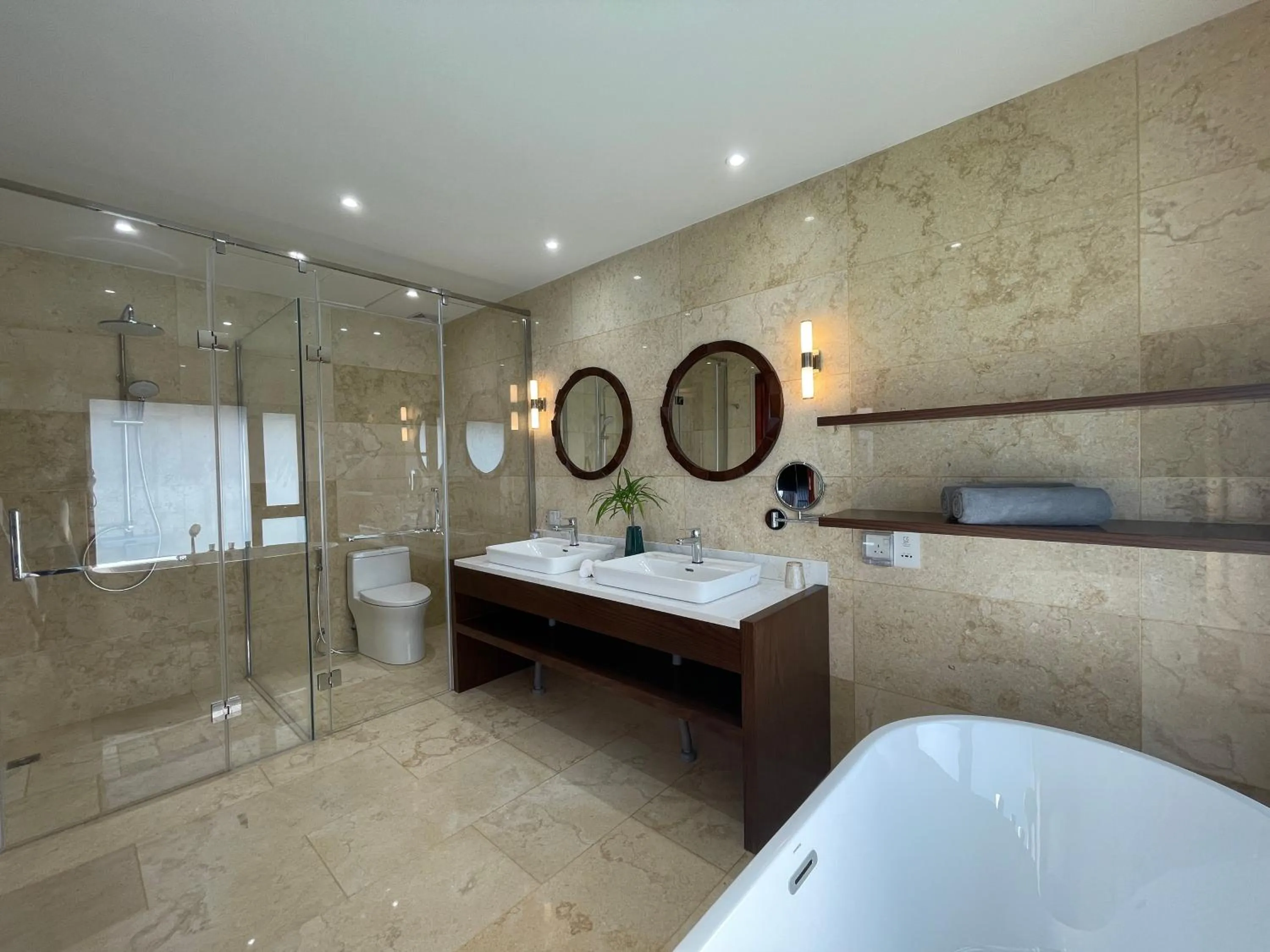 Bathroom, Bed in NOOE Maldives Kunaavashi