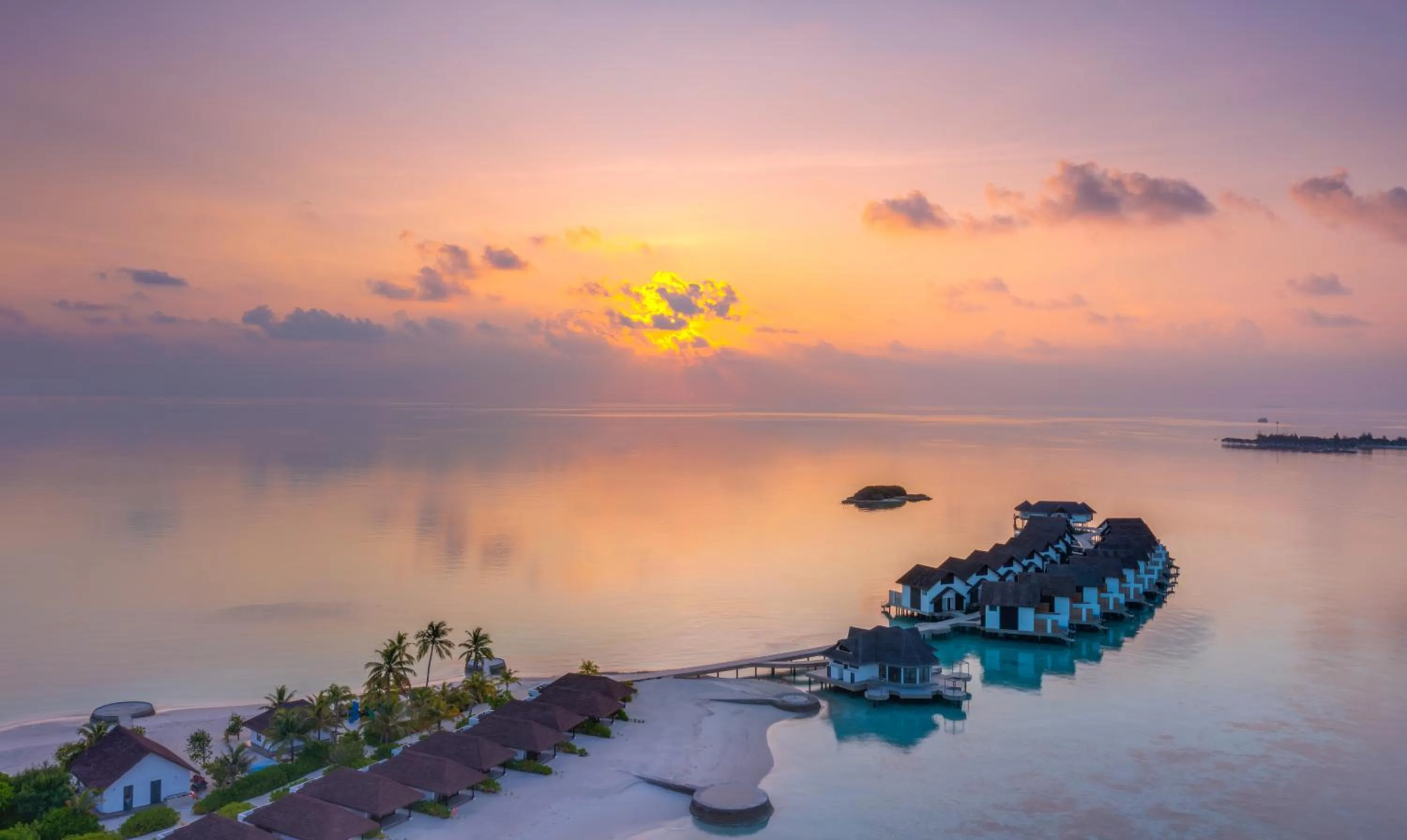 Sunset in NOOE Maldives Kunaavashi