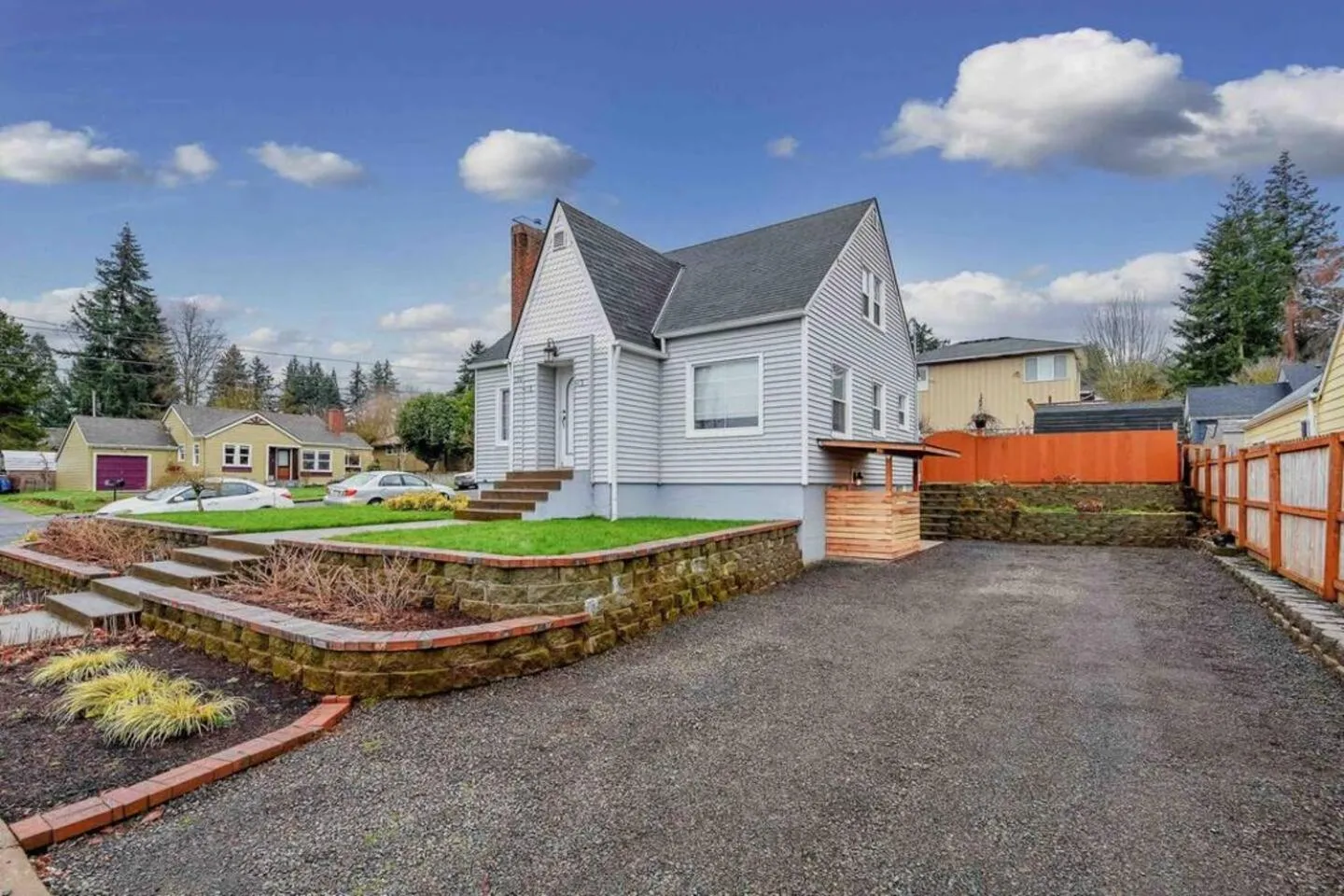 Private Basement Suite w Hot Tub