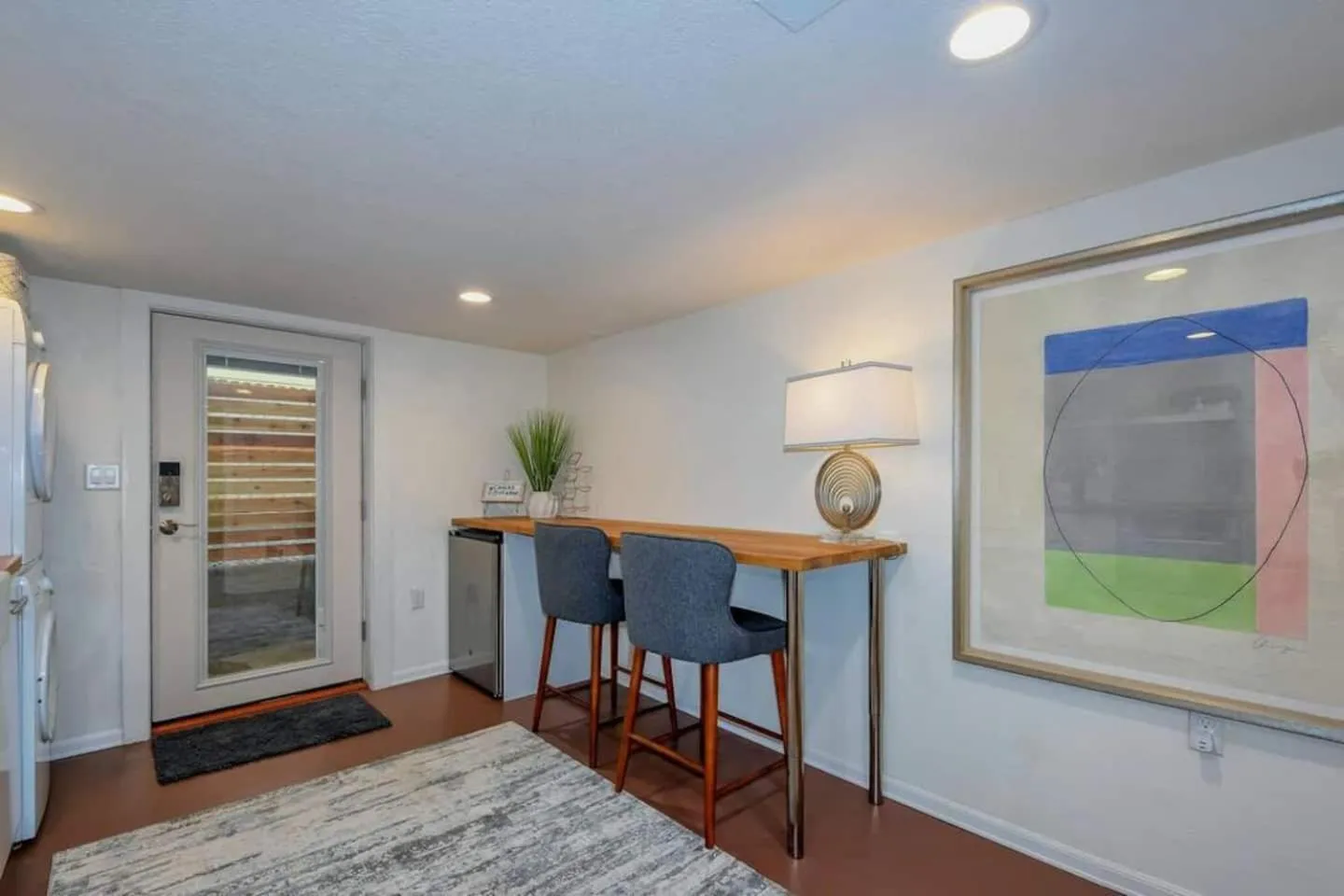 Private Basement Suite w Hot Tub