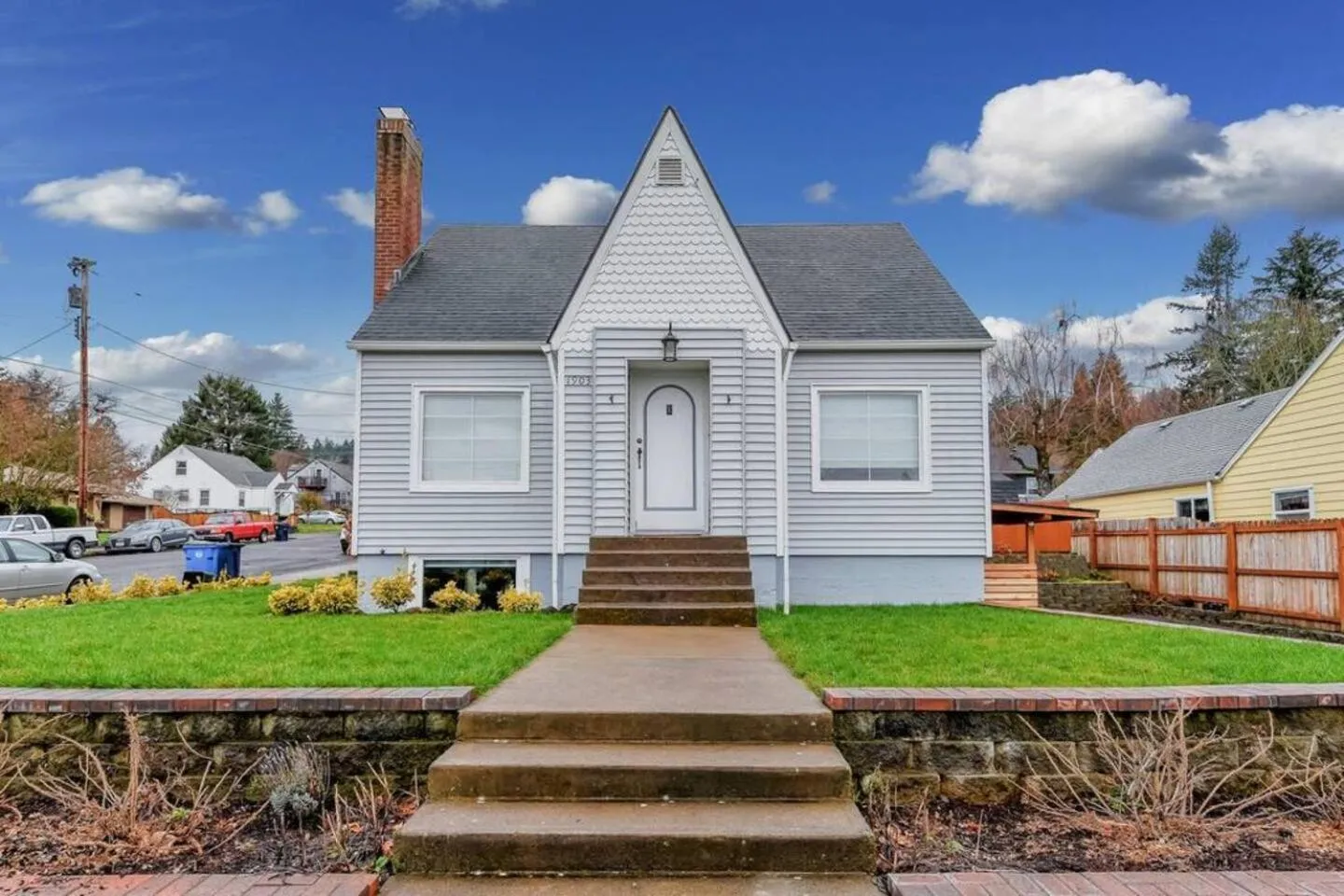 Private Basement Suite w Hot Tub