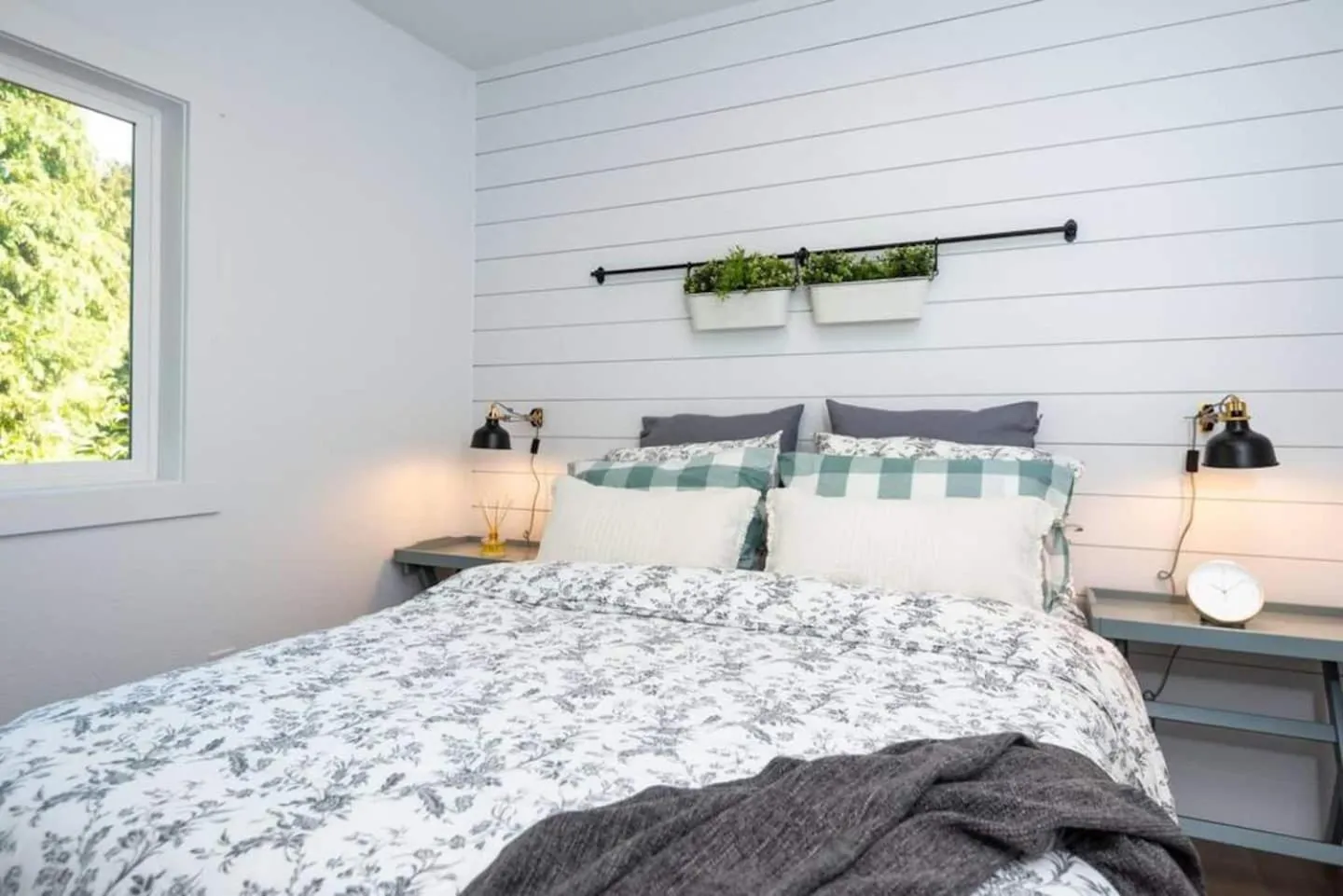 Bed in Private Escape! Tiny home style