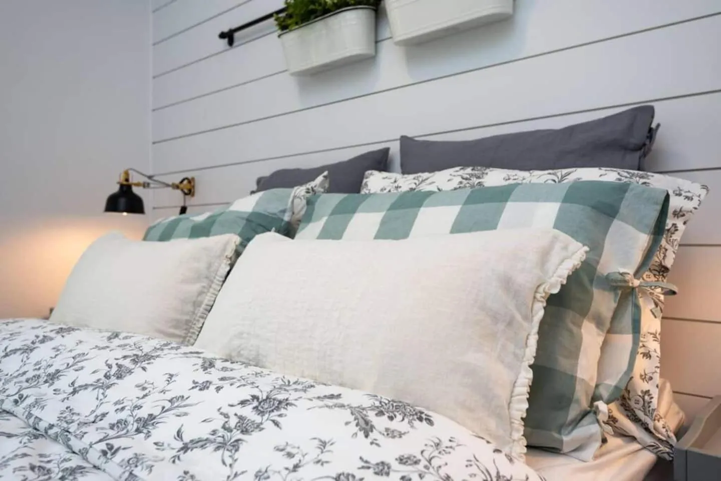 Bed in Private Escape! Tiny home style