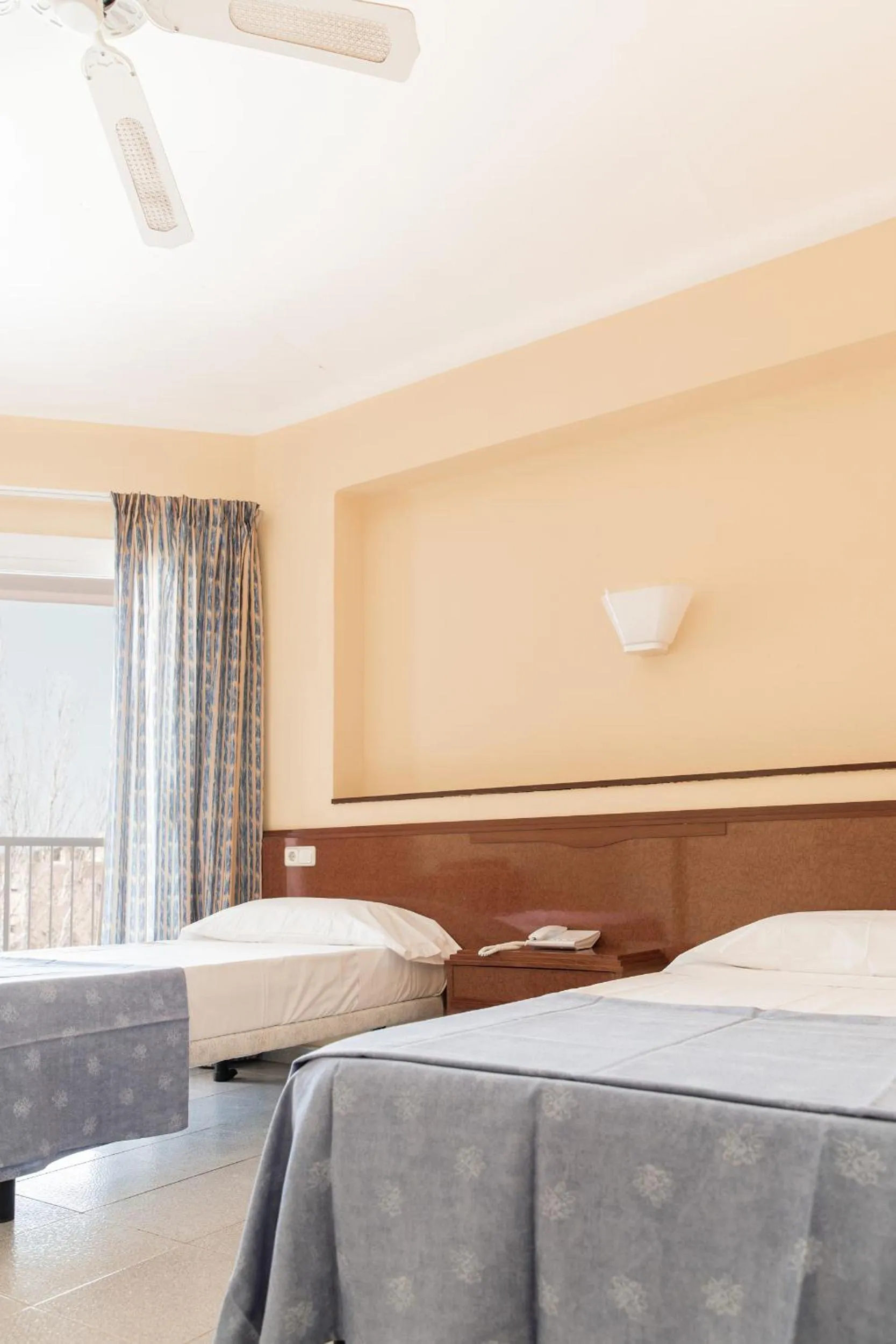 Photo of the whole room, Bed in Hotel Golf Beach