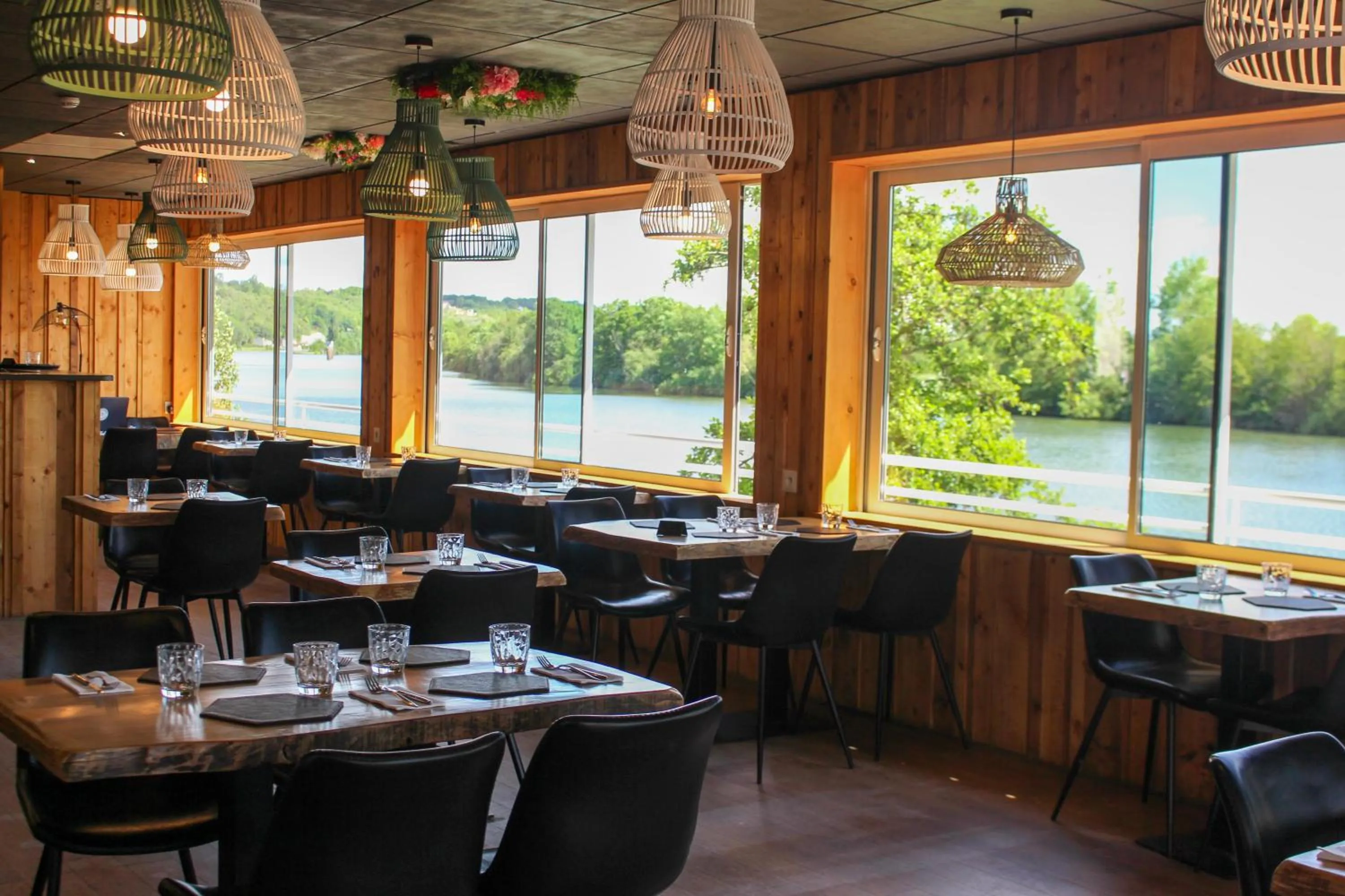 Restaurant/places to eat in La Ruche