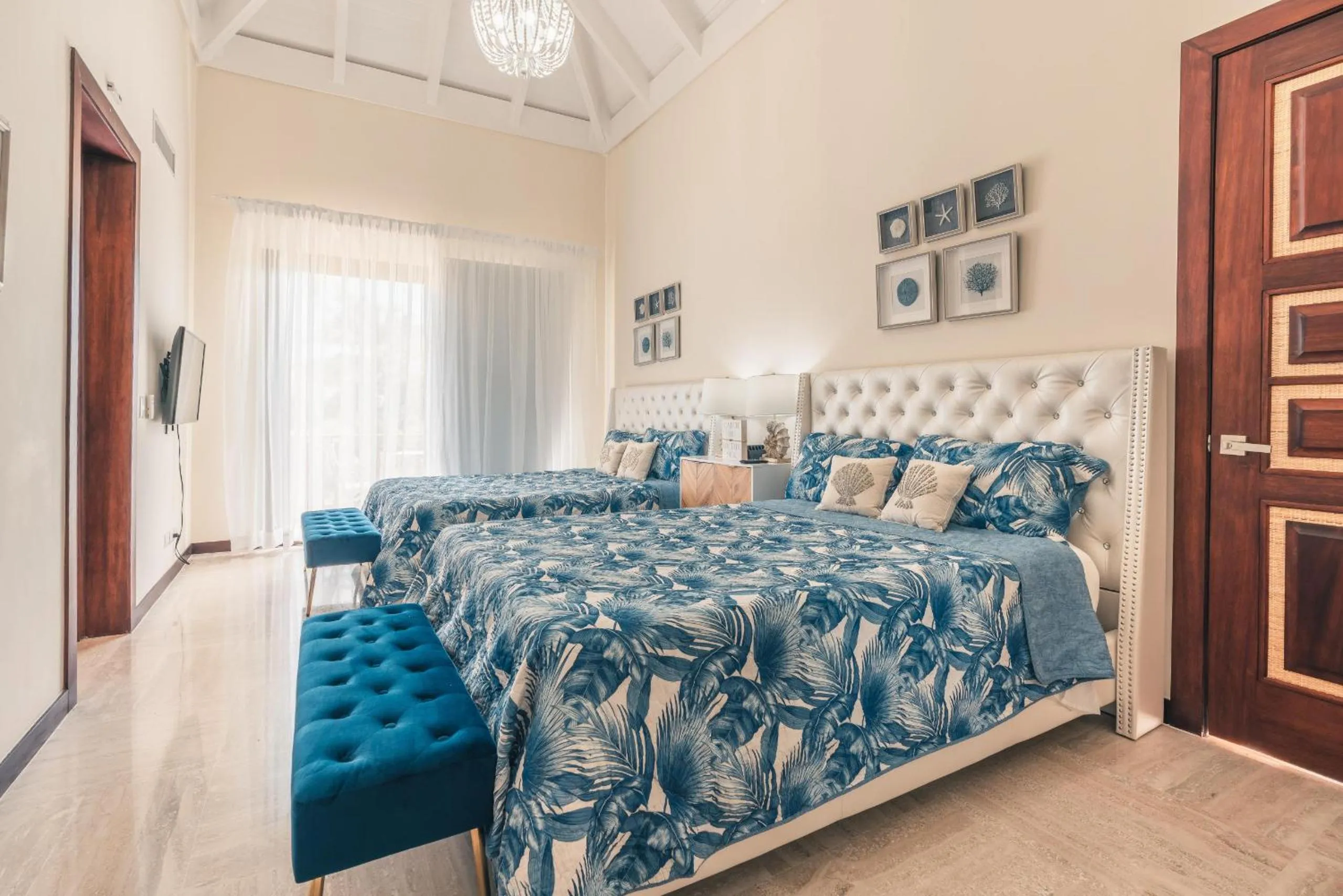 Bed in Beautiful 2 BR apartment at Portillo