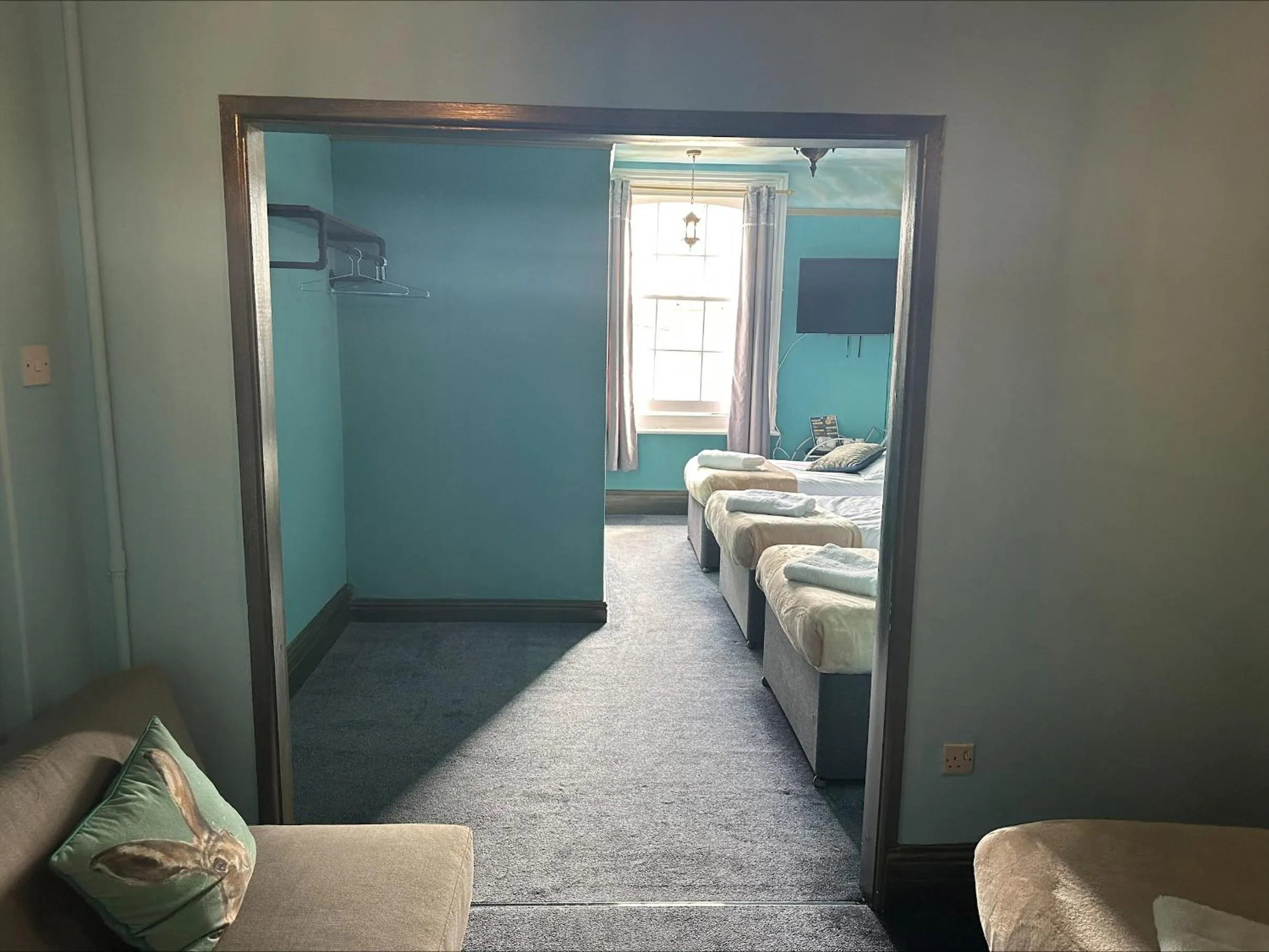 Bedroom, Bed in Stonehenge Inn