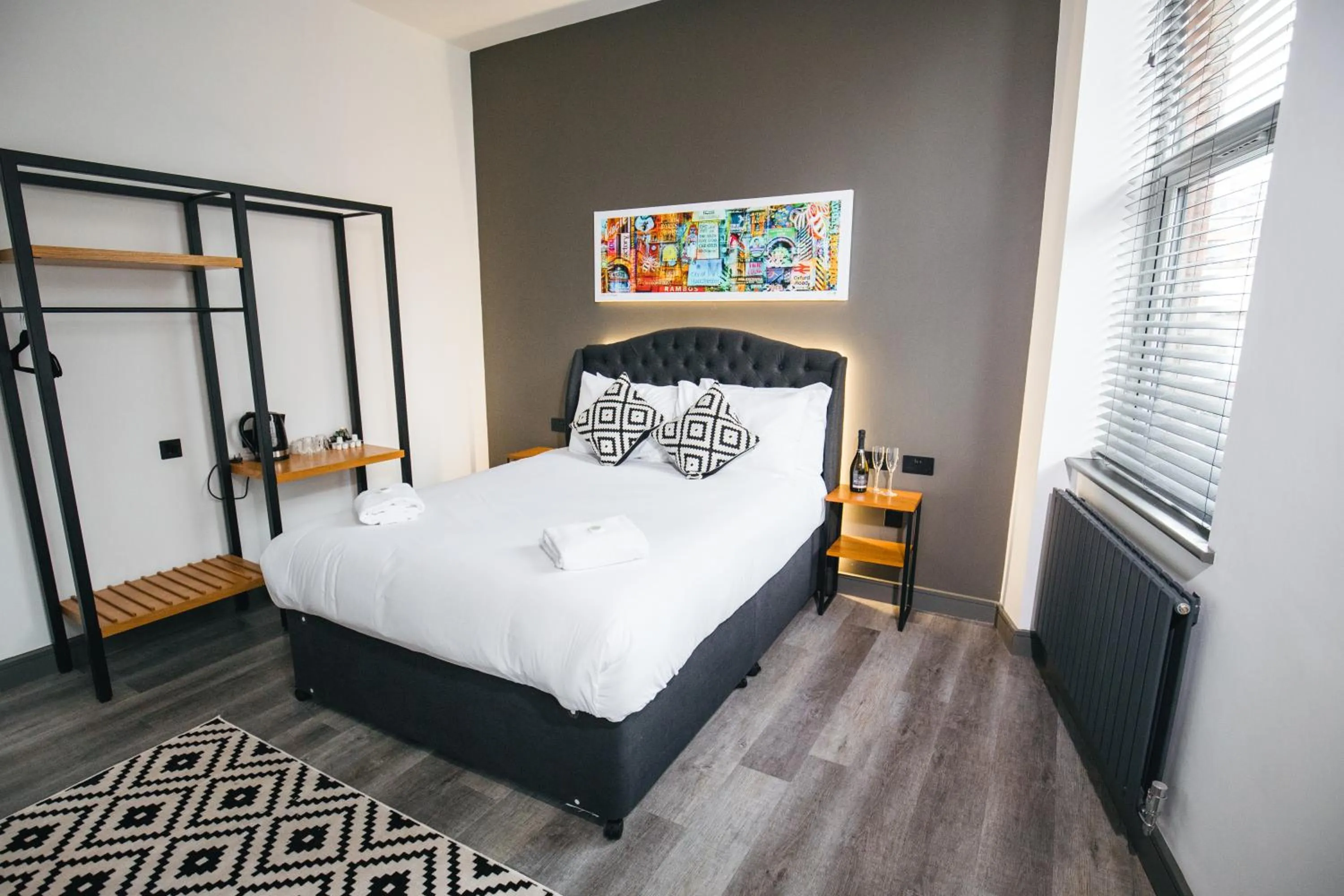 Photo of the whole room, Bed in Black Lion Hotel Manchester