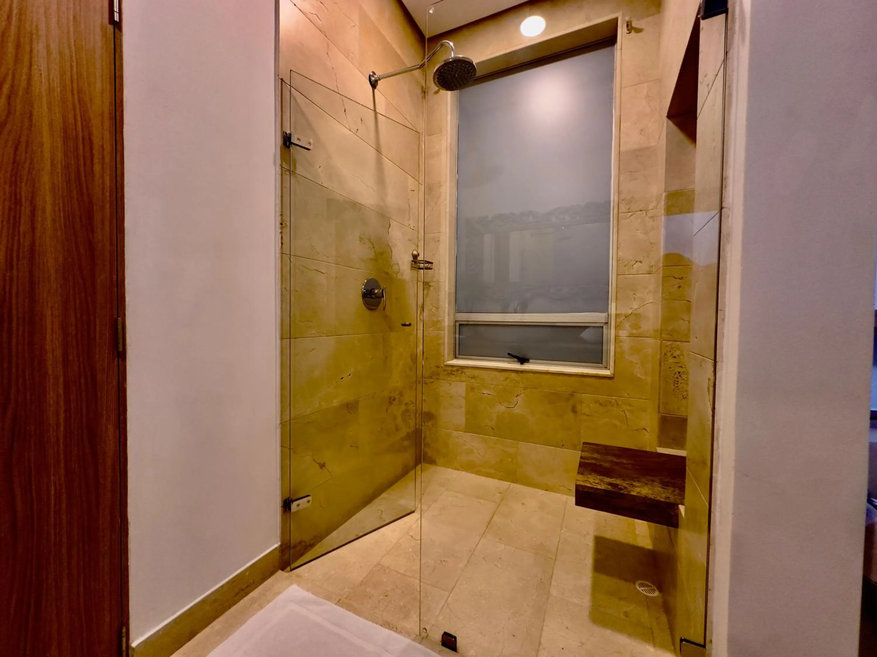 Shower in Arvum Hotel Boutique