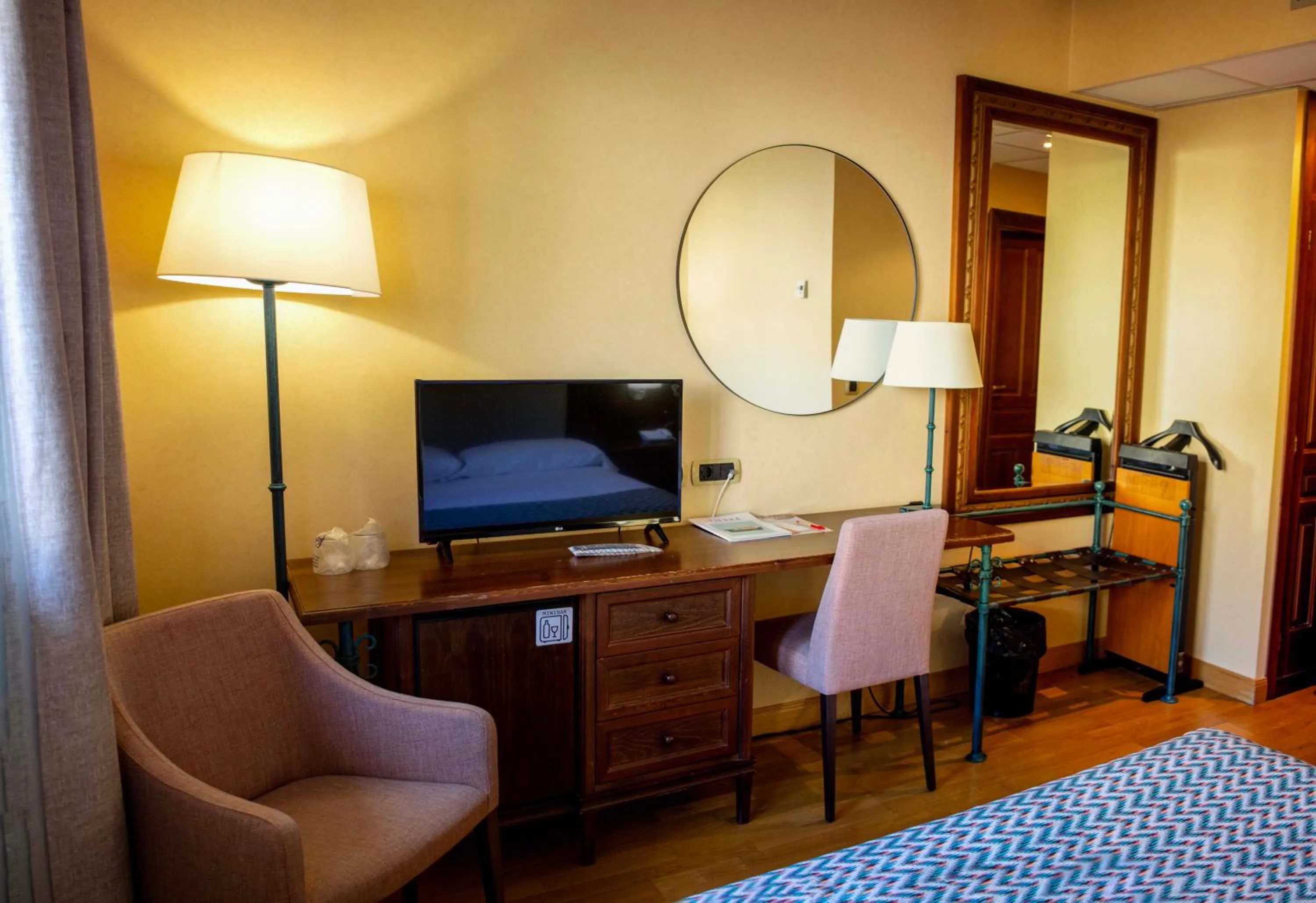TV and multimedia, Bed in Hotel Spa Tudanca Aranda