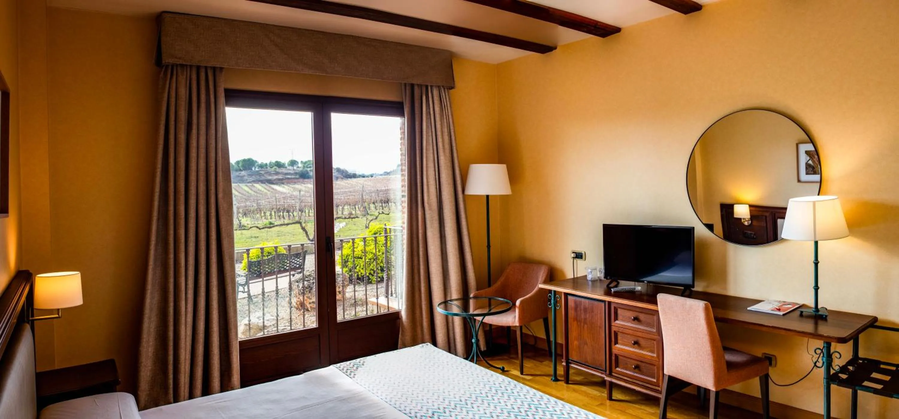 Photo of the whole room, Bed in Hotel Spa Tudanca Aranda