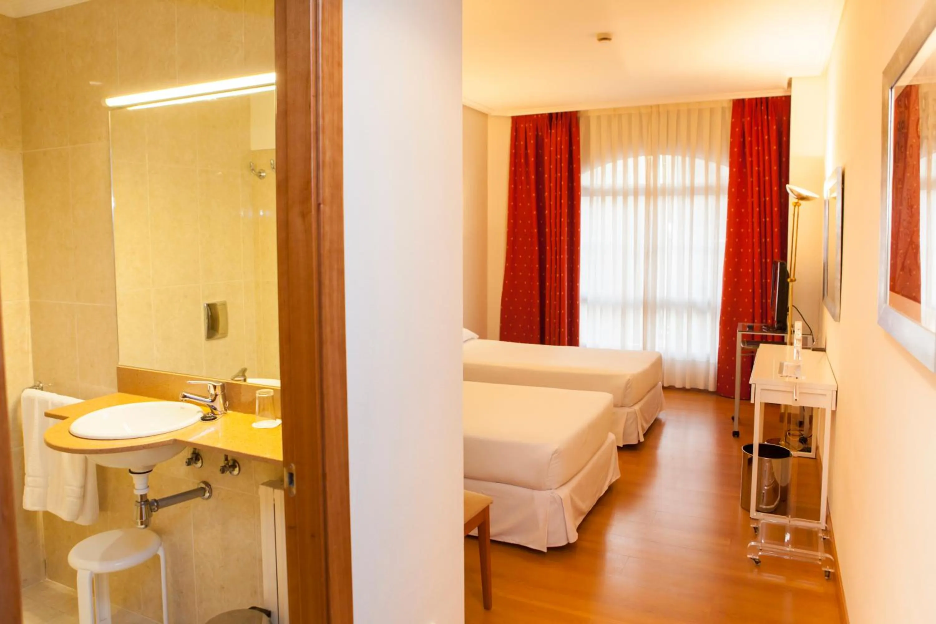 Bedroom, Bed in Hotel Sercotel Tres Luces