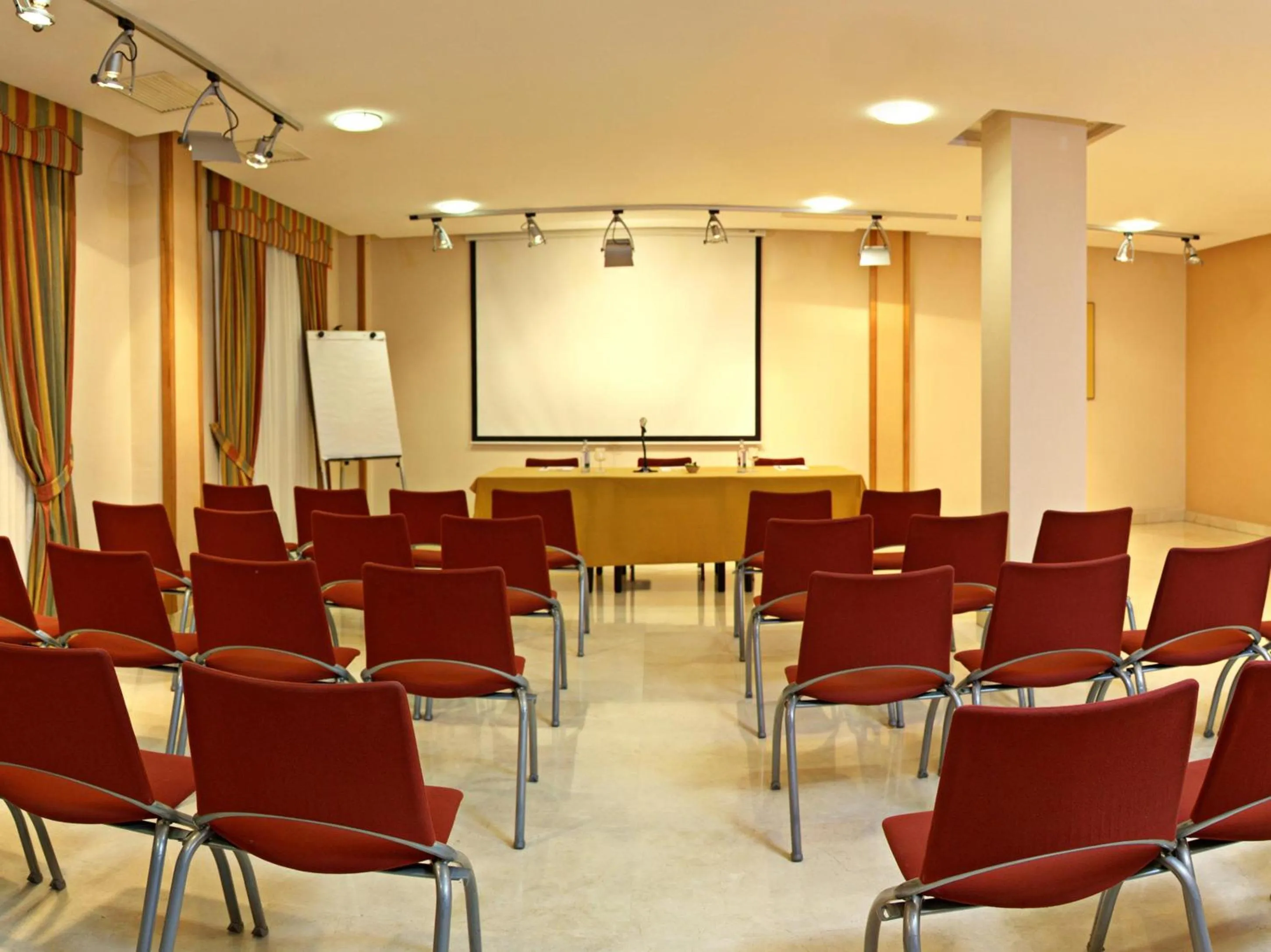 Meeting/conference room in Hotel Sercotel Tres Luces