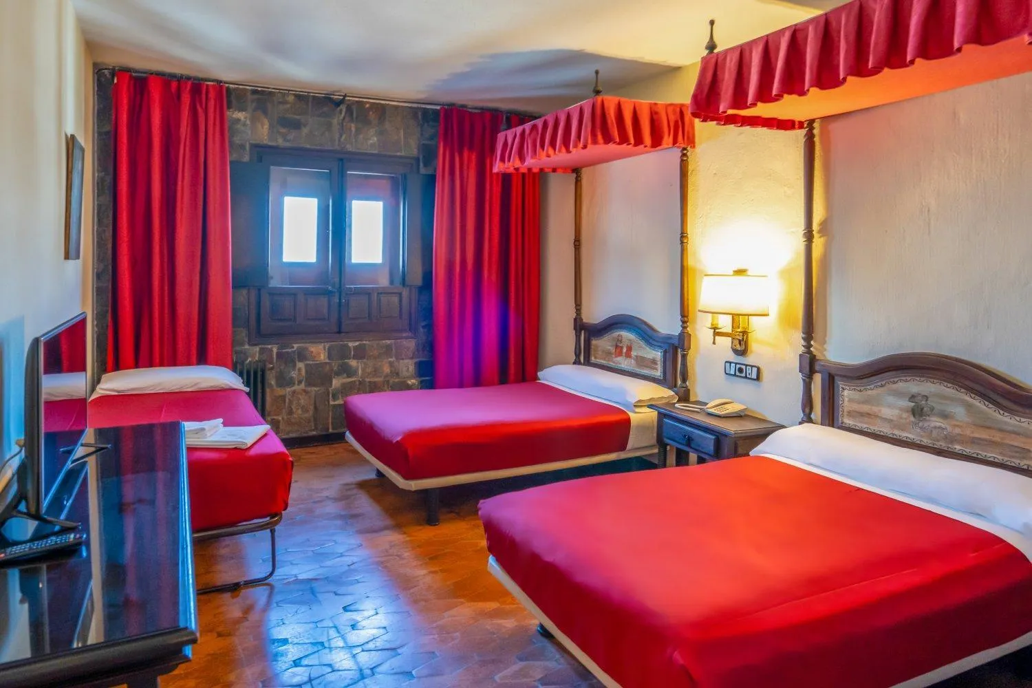 Bed in Hotel Temple Ponferrada