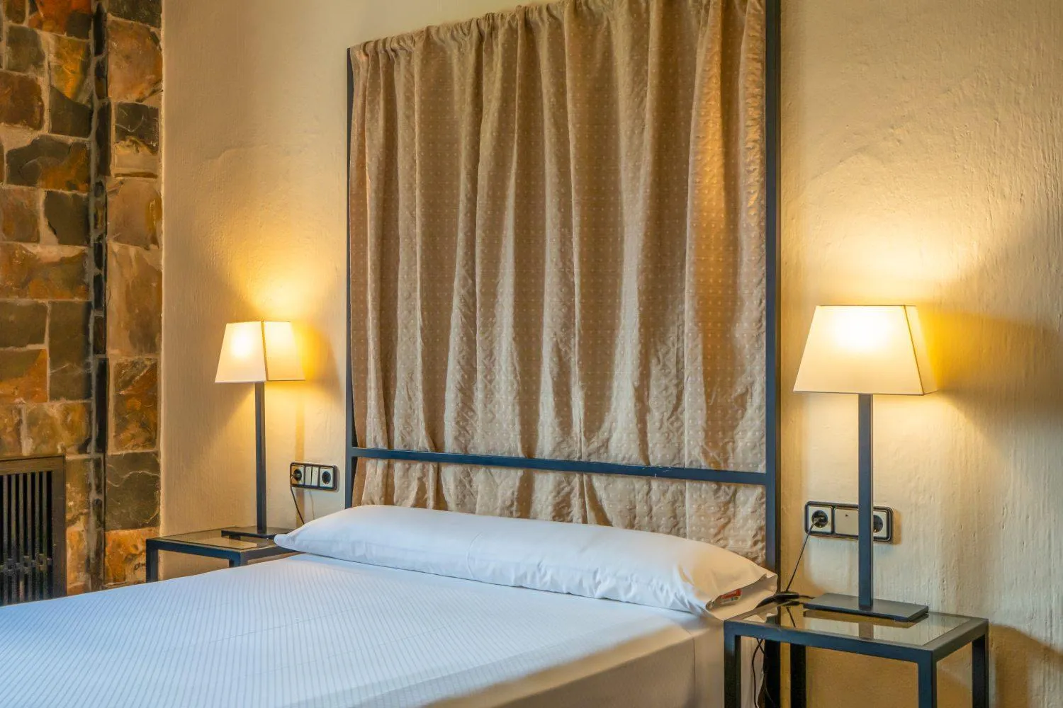 Bed in Hotel Temple Ponferrada
