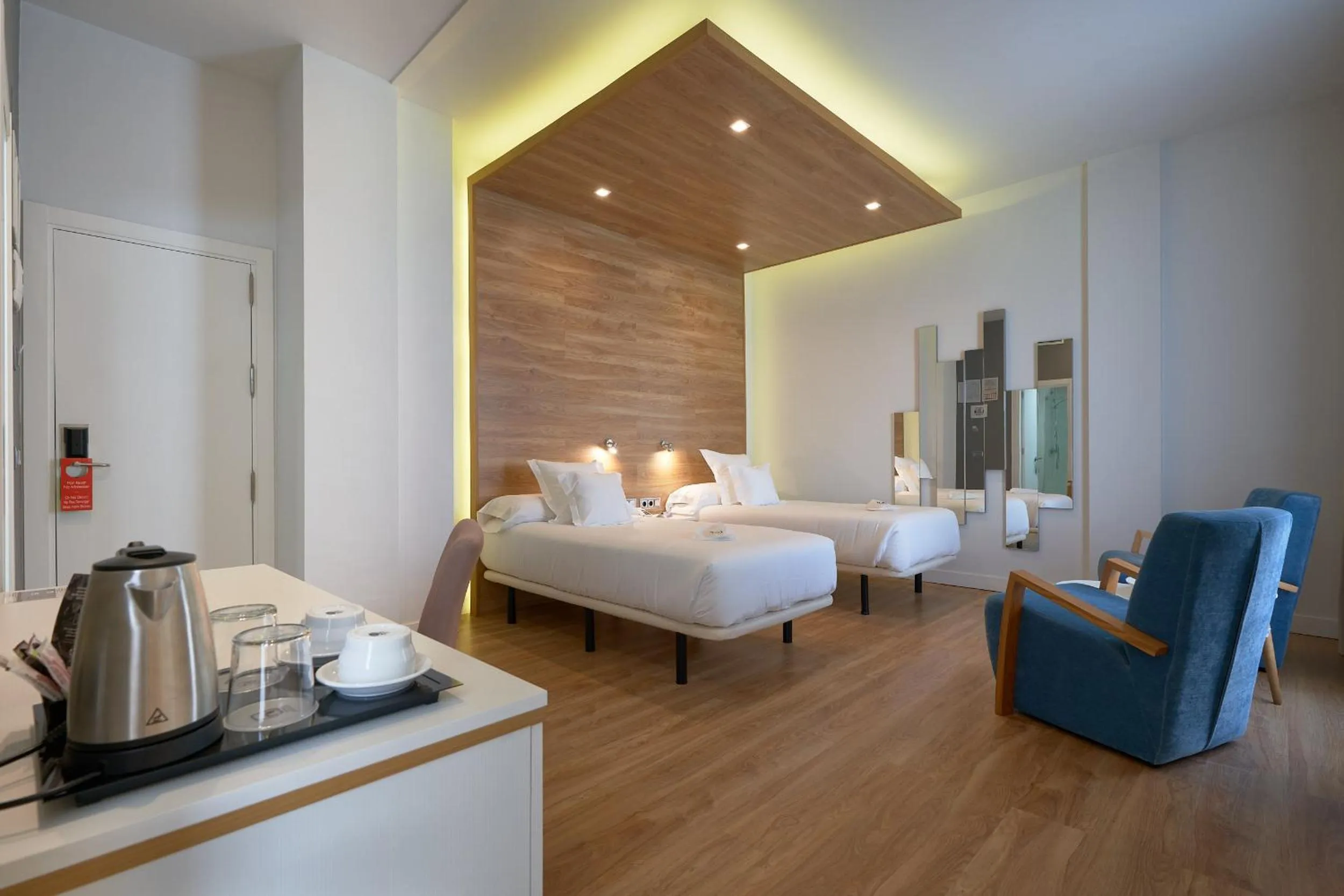 Property building, Bed in Hotel Monte Puertatierra