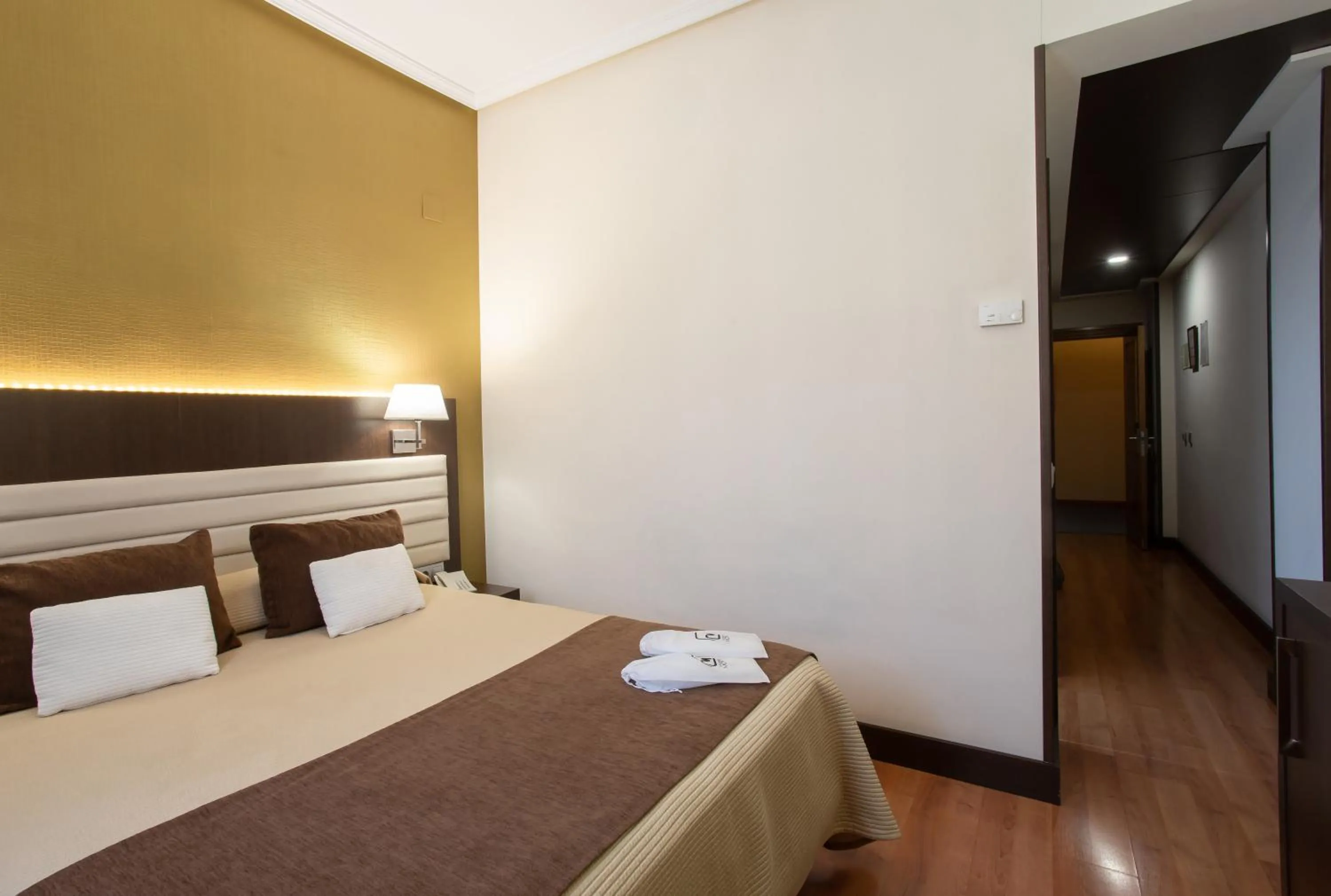 Photo of the whole room, Bed in Hotel Monte Puertatierra