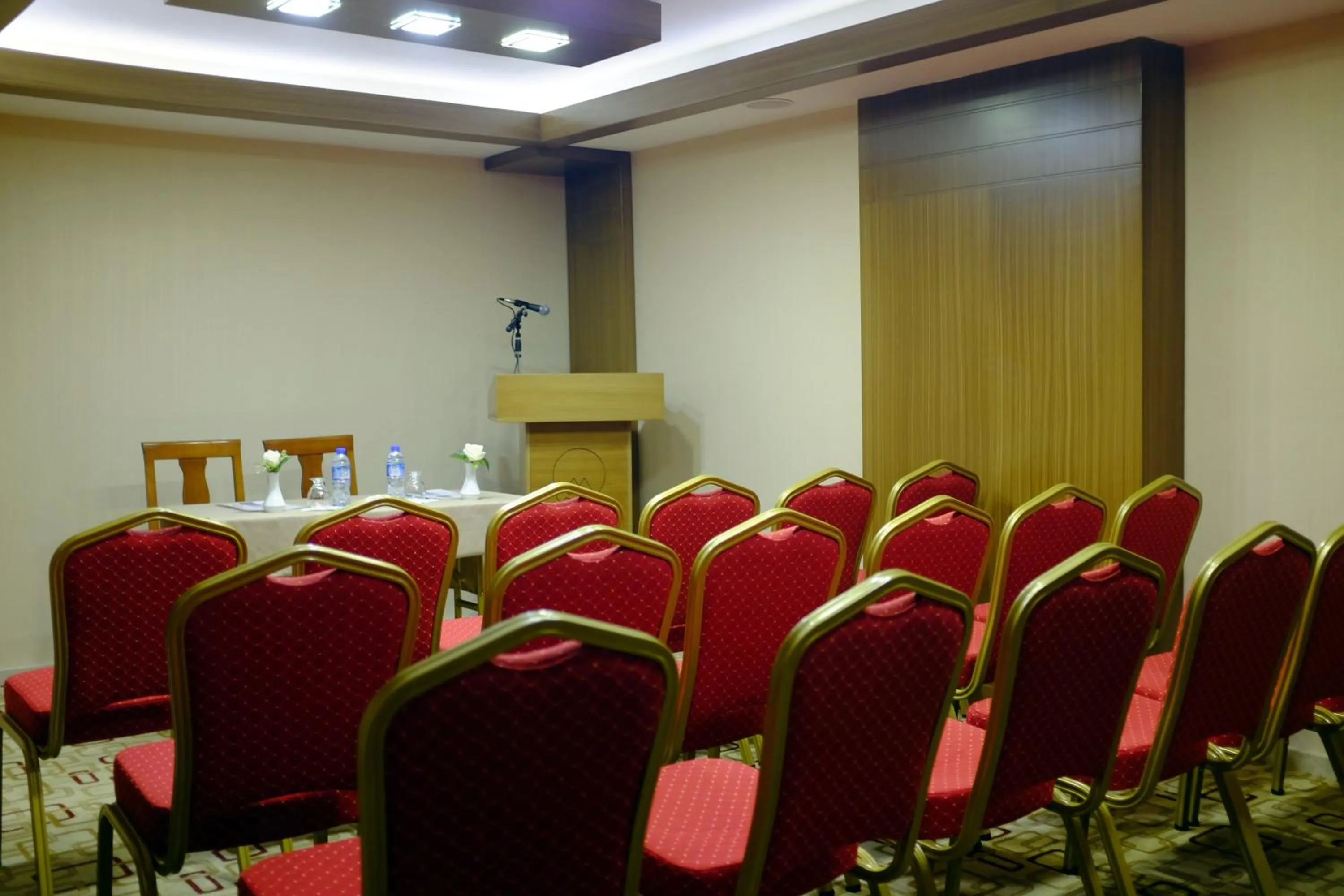 Business facilities in Otel Mutevelli