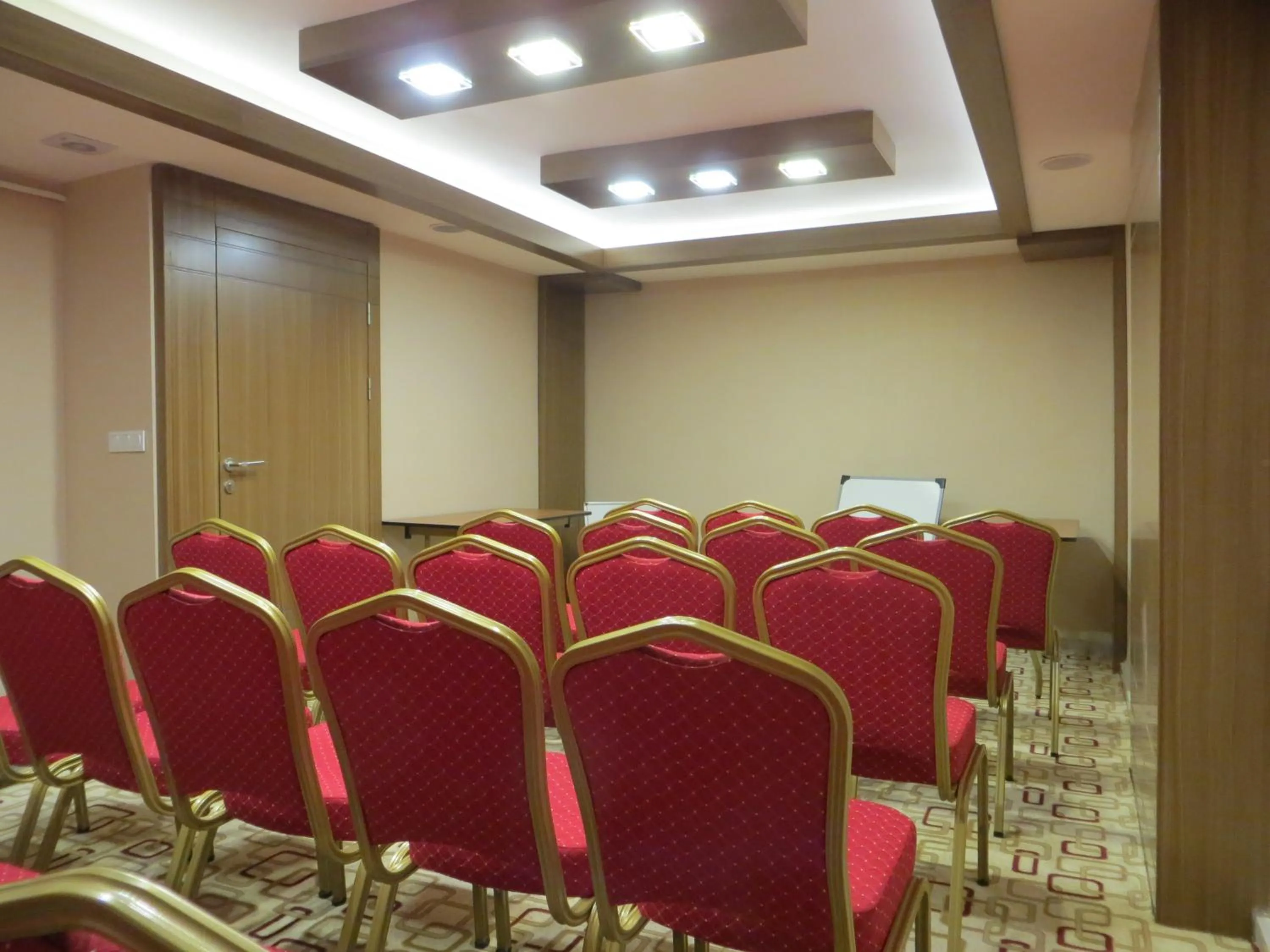 Business facilities in Otel Mutevelli