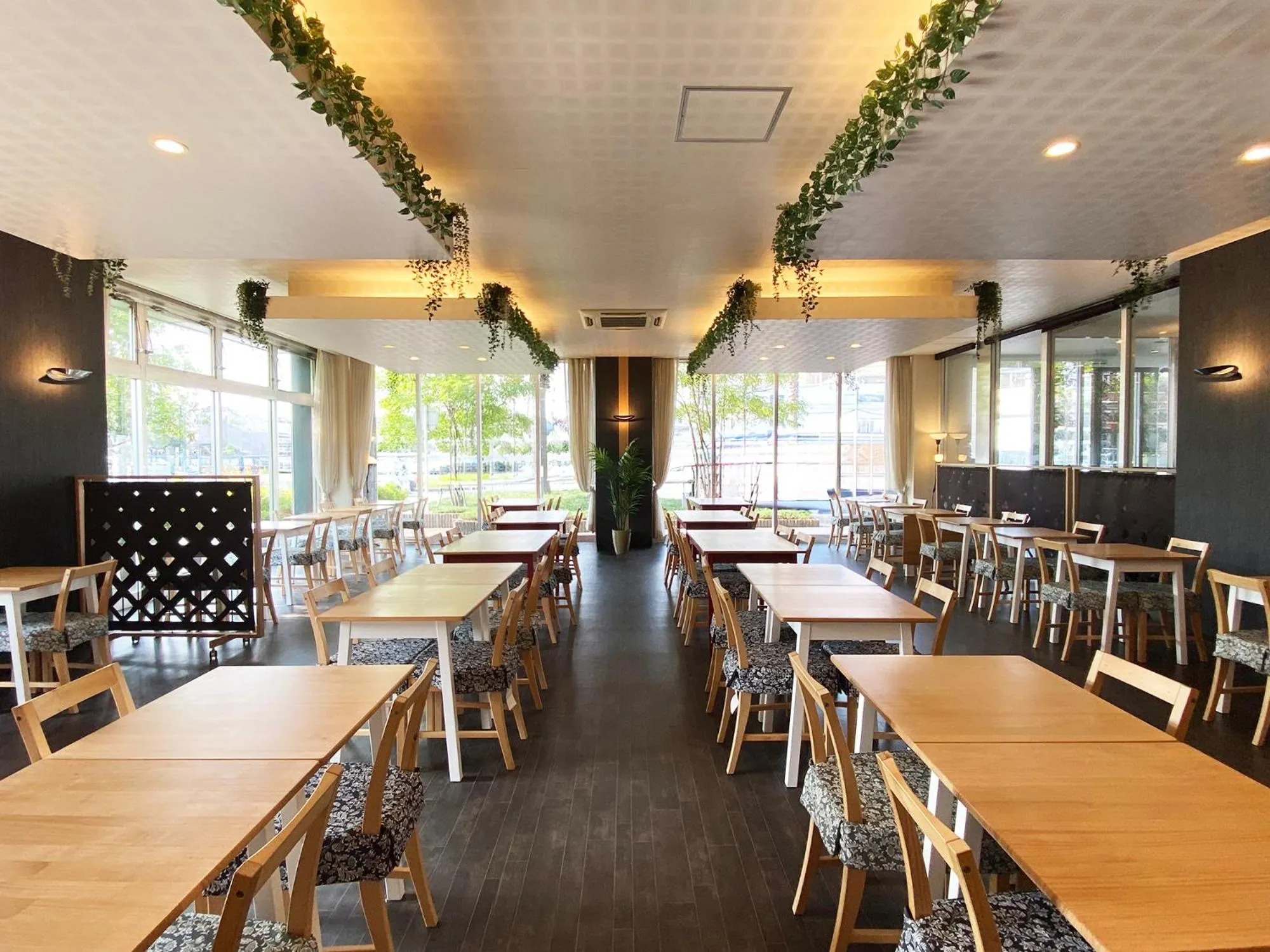 Restaurant/places to eat in Green Rich Hotel Osaka Airport