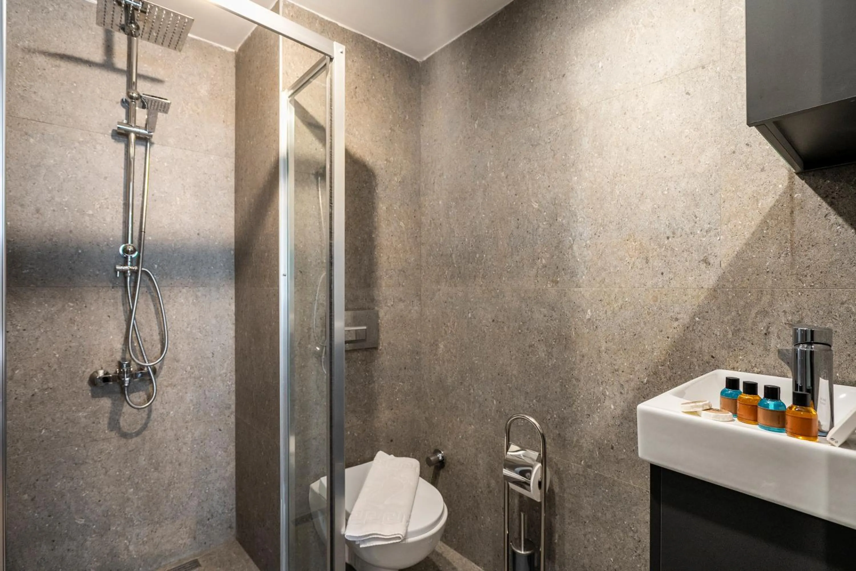 Shower in Sayeban Gold Hotel