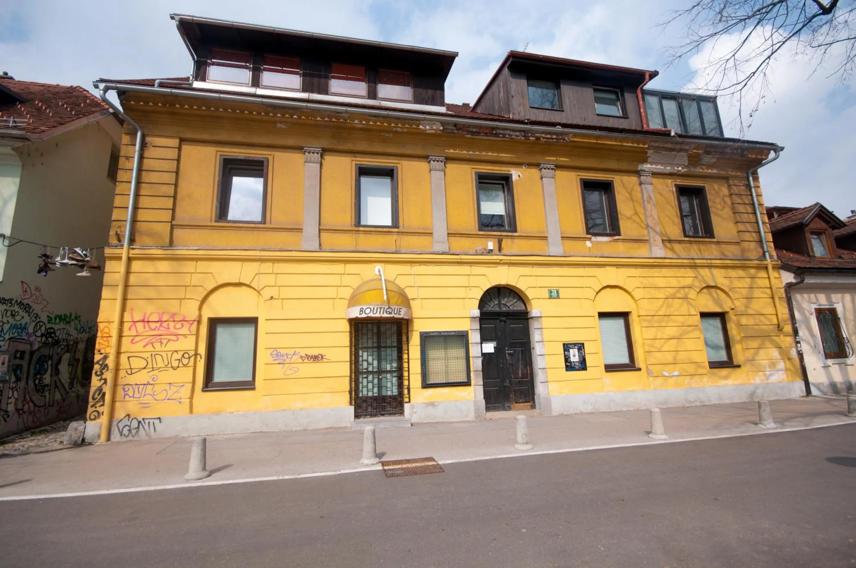 Facade/entrance in Rooms Ambrožič
