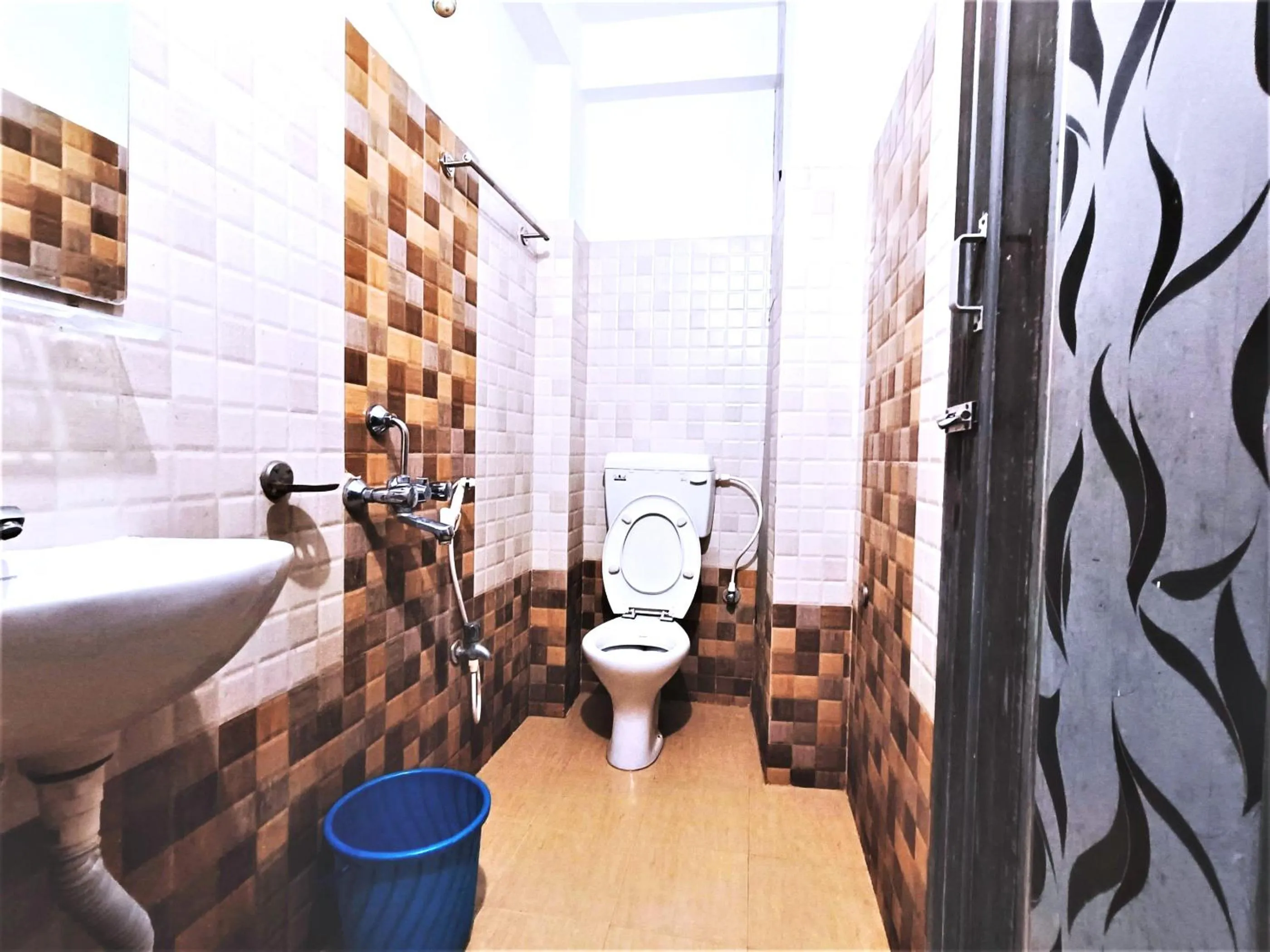 Shower, Bathroom in Goroomgo Krishna Residency Puri Near Sea Beach - Spacious Room with Excellent Service Awarded - Best Seller