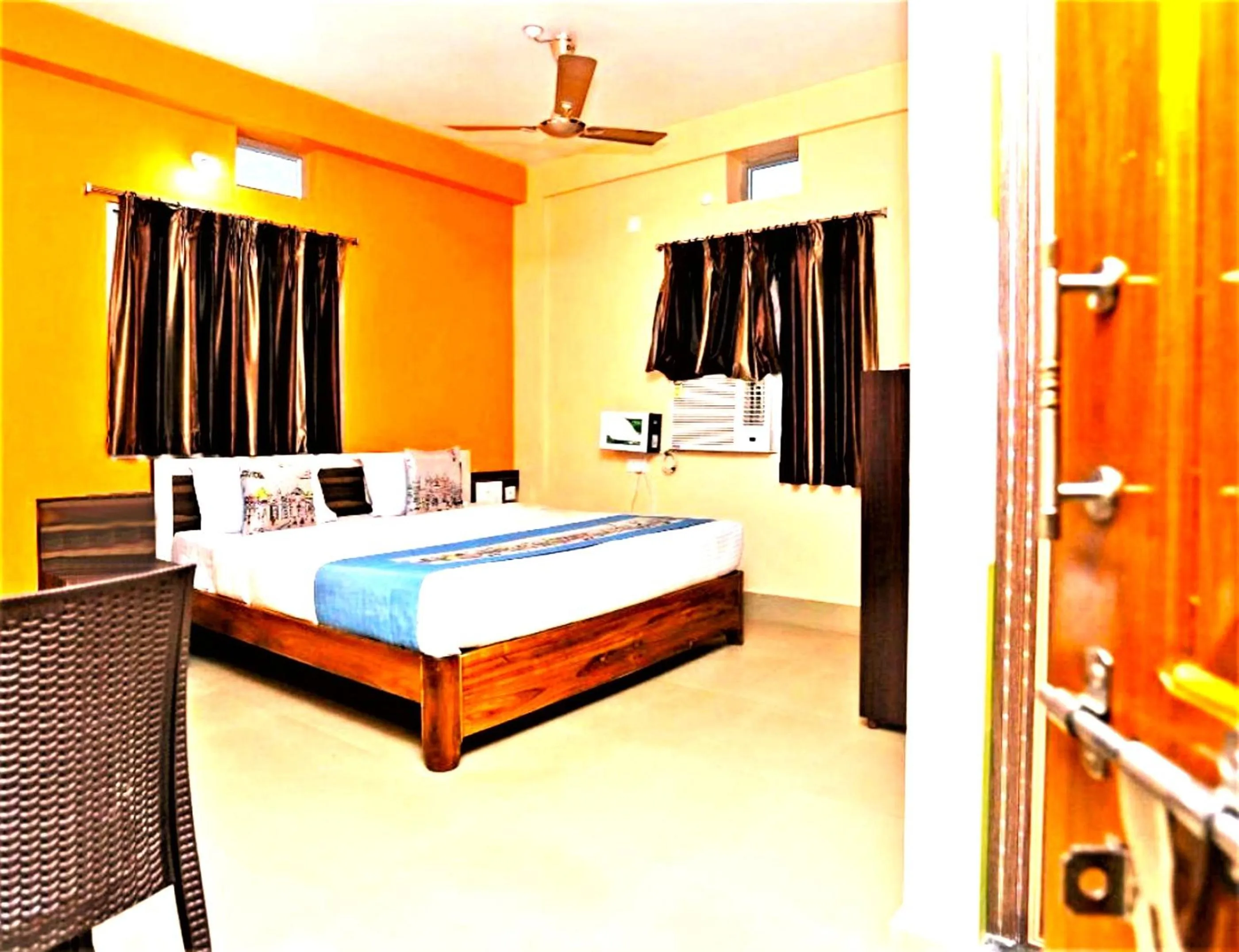 Bed in Goroomgo Krishna Residency Puri Near Sea Beach - Spacious Room with Excellent Service Awarded - Best Seller