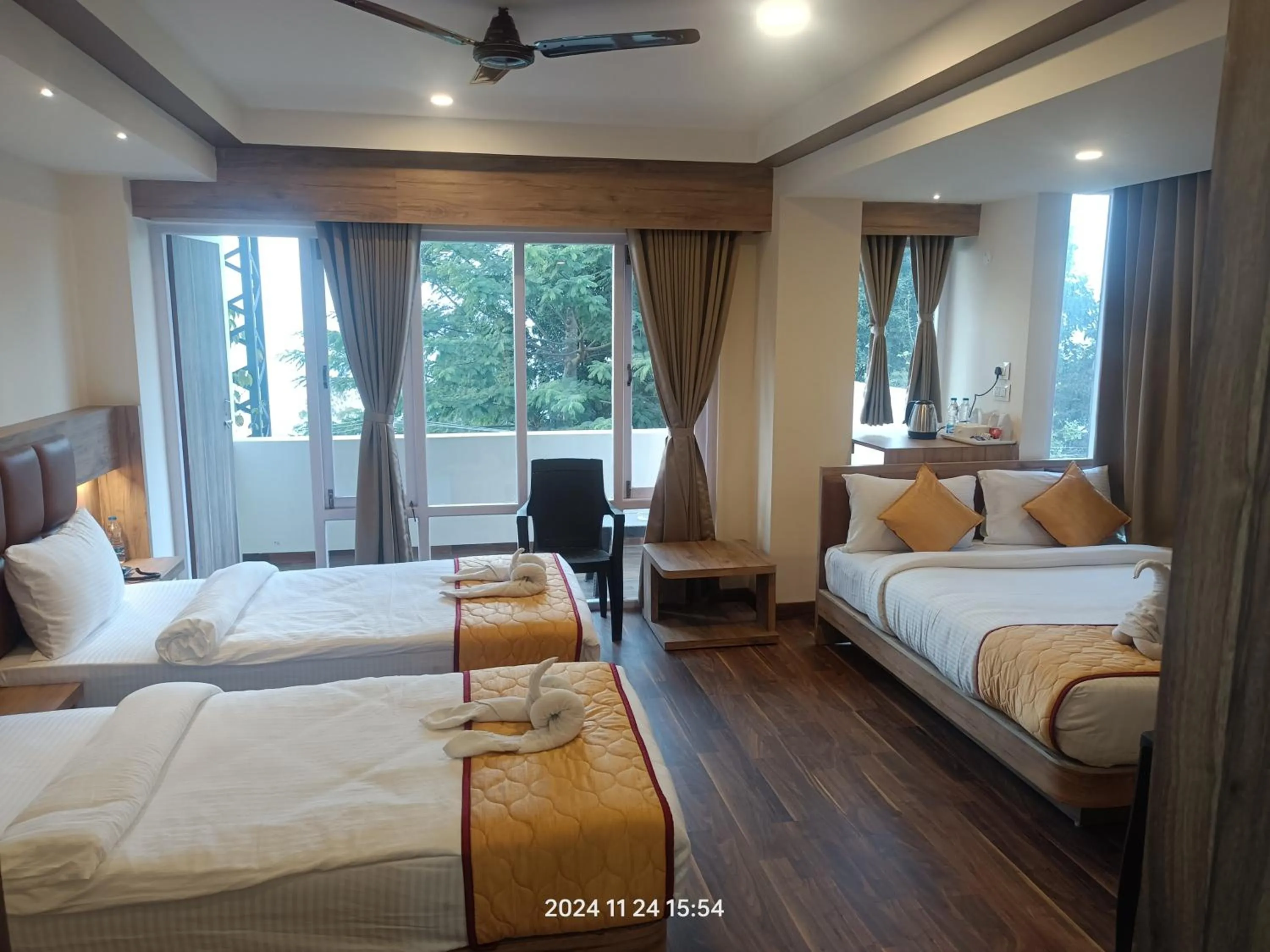 Bedroom, Bed in Golden Peaks Hotel & Restaurant