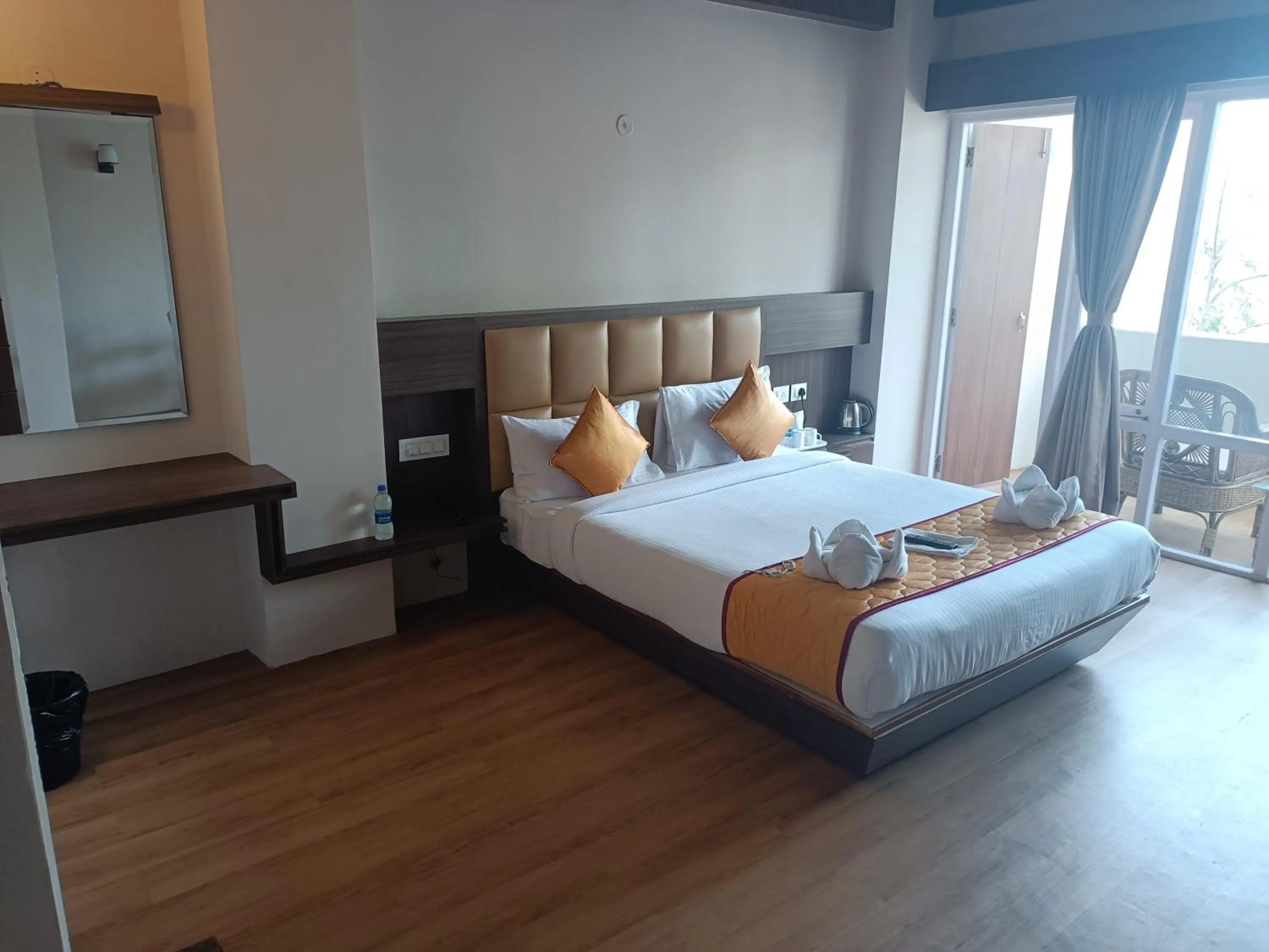 Bedroom, Bed in Golden Peaks Hotel & Restaurant