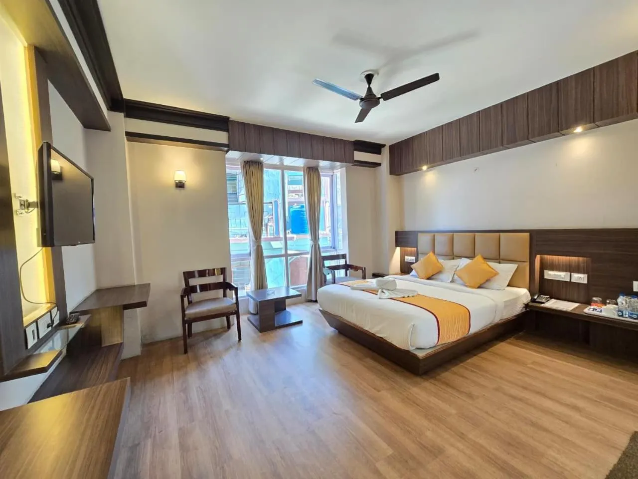 Bedroom, Bed in Golden Peaks Hotel & Restaurant