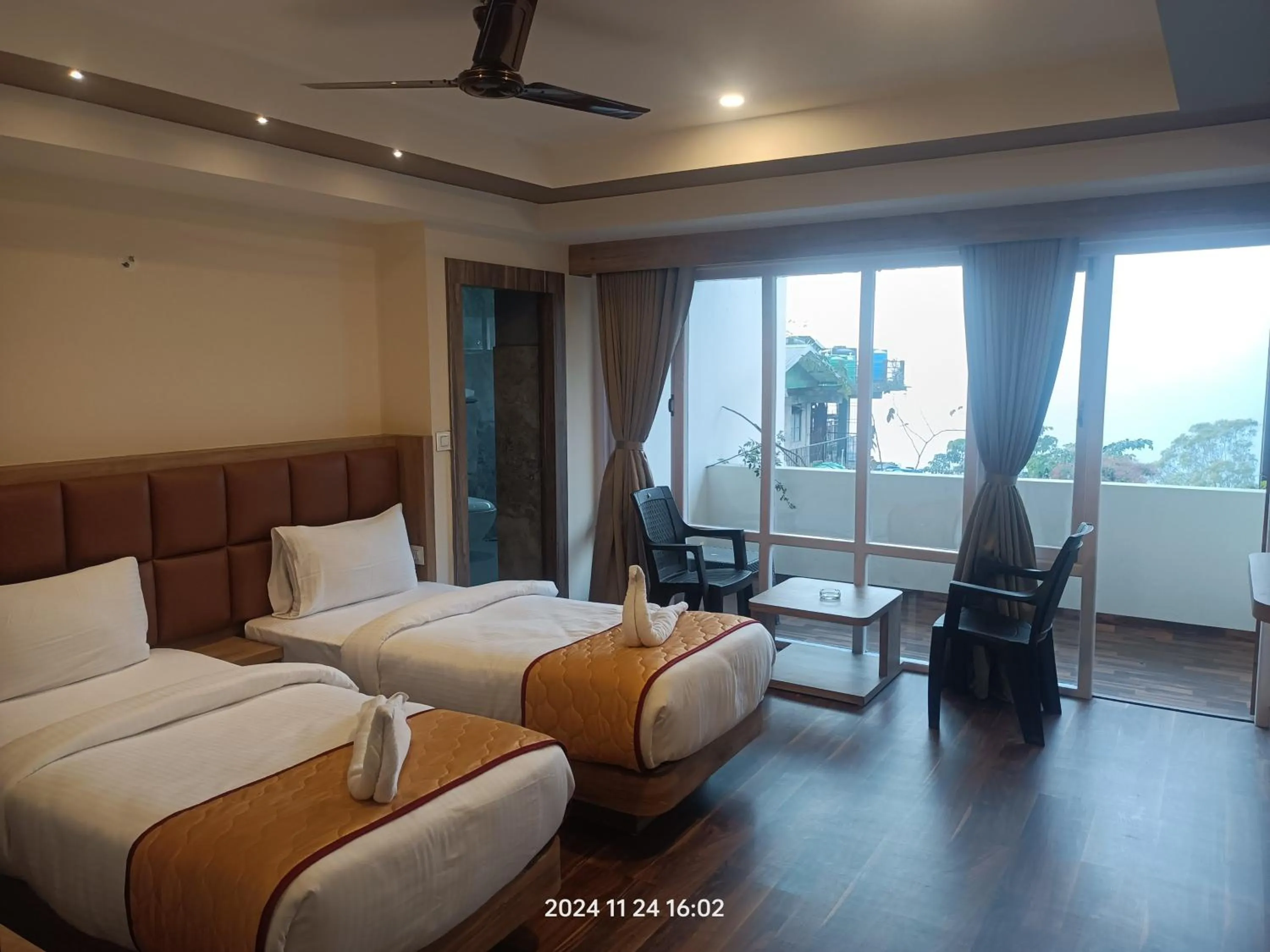 Bedroom, Bed in Golden Peaks Hotel & Restaurant