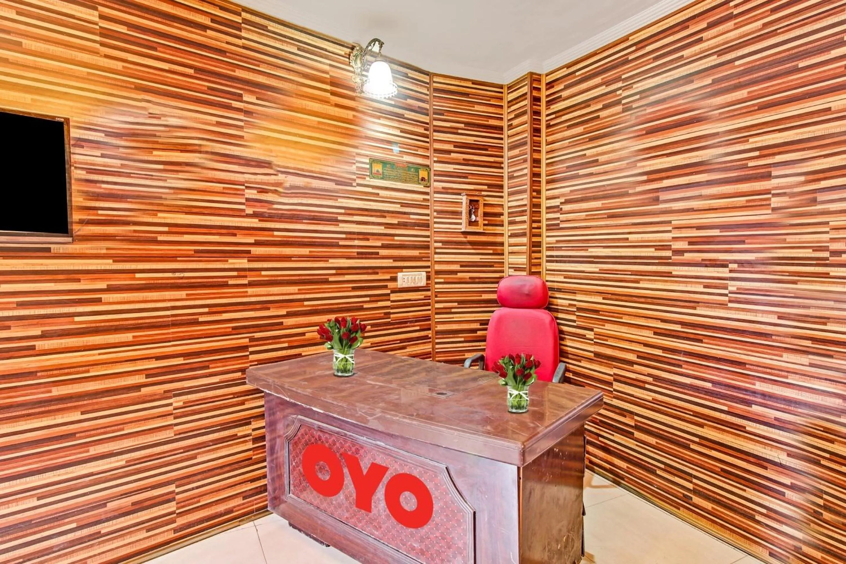 Lobby or reception in Hotel O Hunter's & Cafe