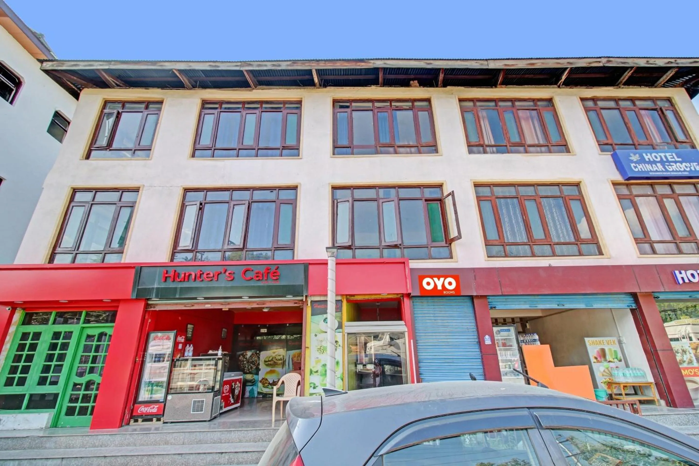 Facade/entrance in Hotel O Hunter's & Cafe