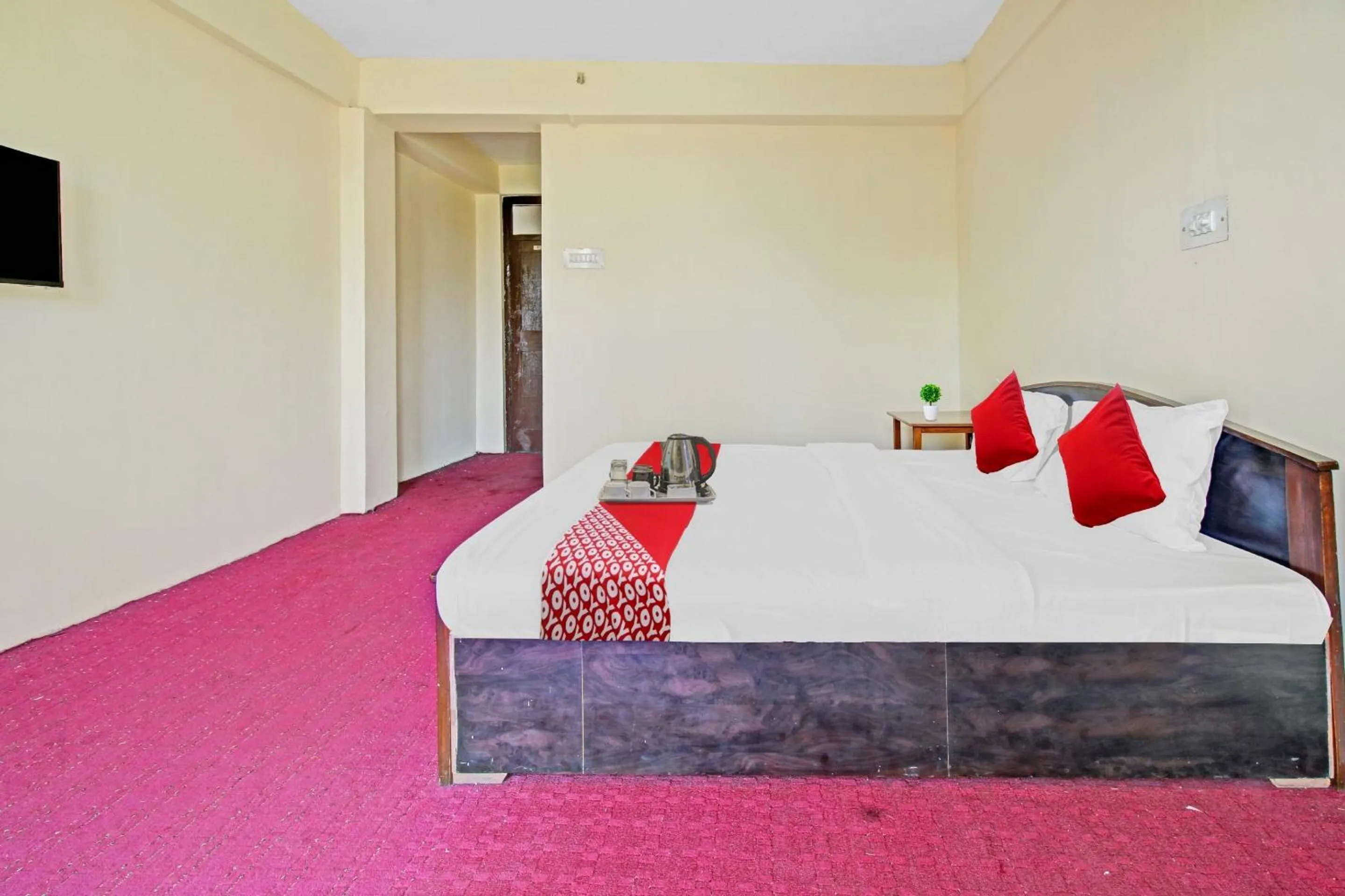 Bedroom, Bed in Hotel O Hunter's & Cafe