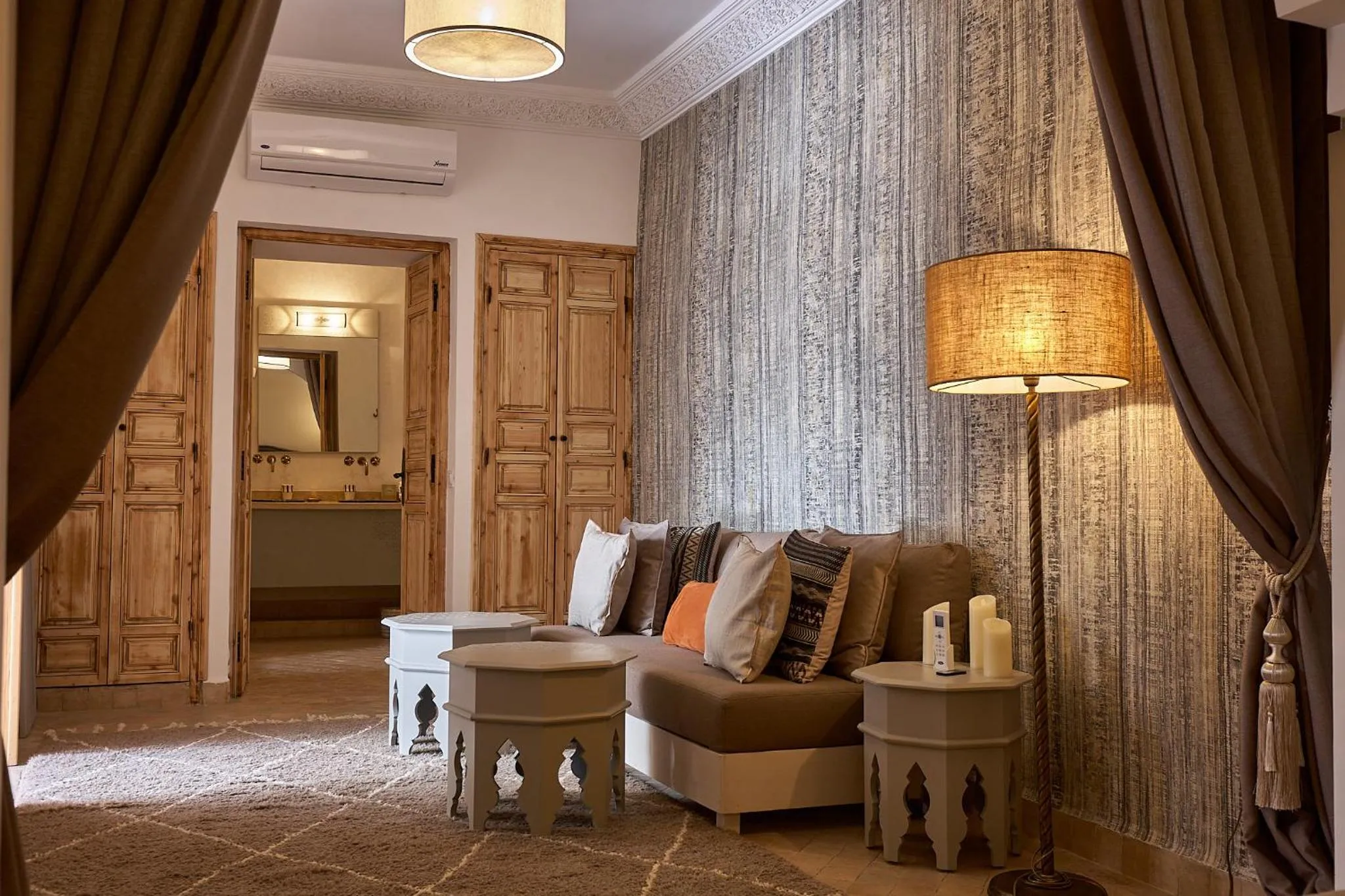 Photo of the whole room in Ryad Selyen