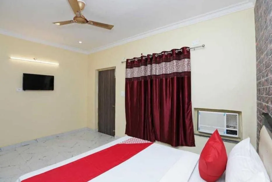 Bedroom, Bed in Hotel O by OYO Green Apple